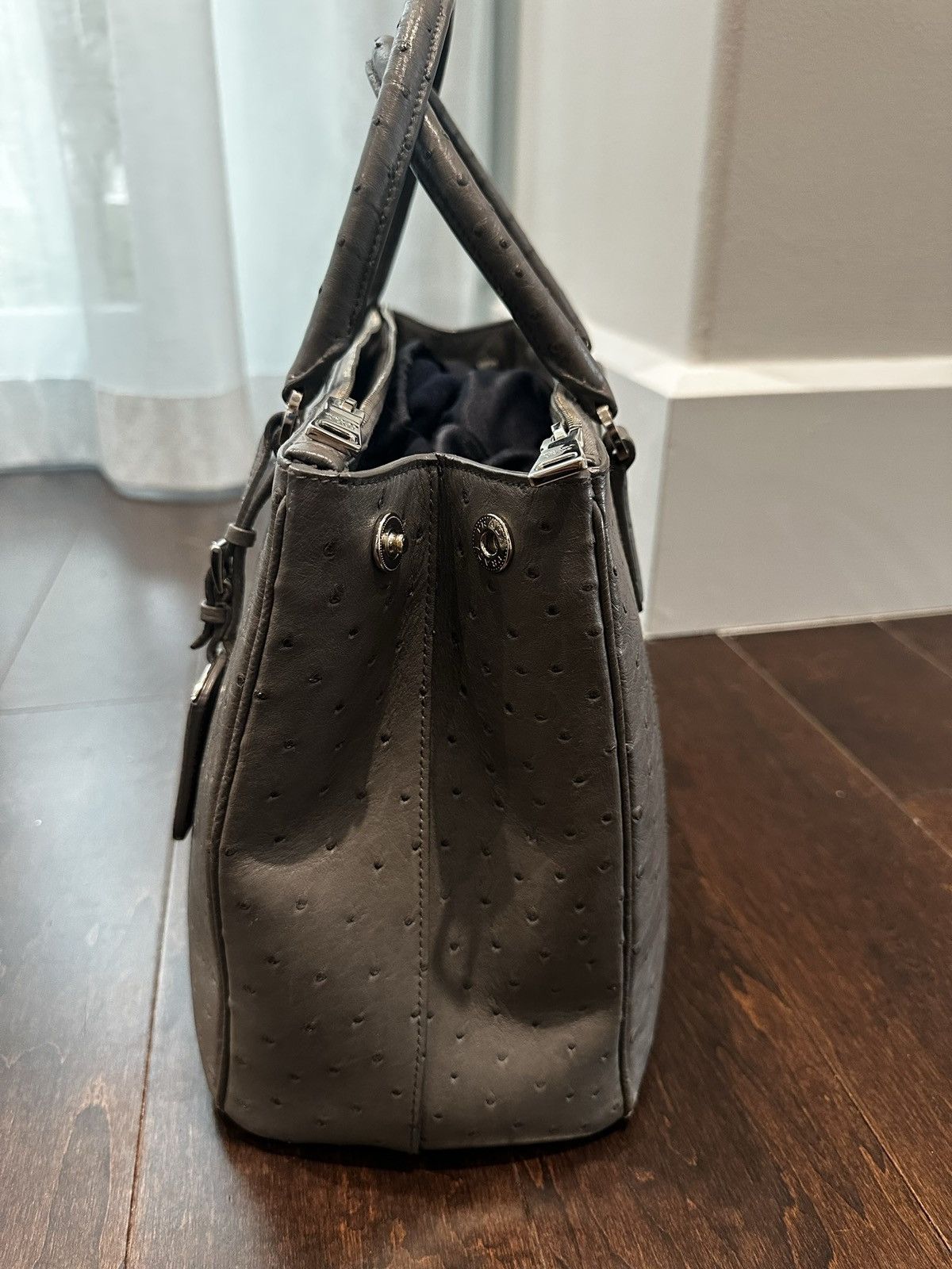 Prada Prada ostrich two tone handbag Size ONE SIZE - 4 Thumbnail