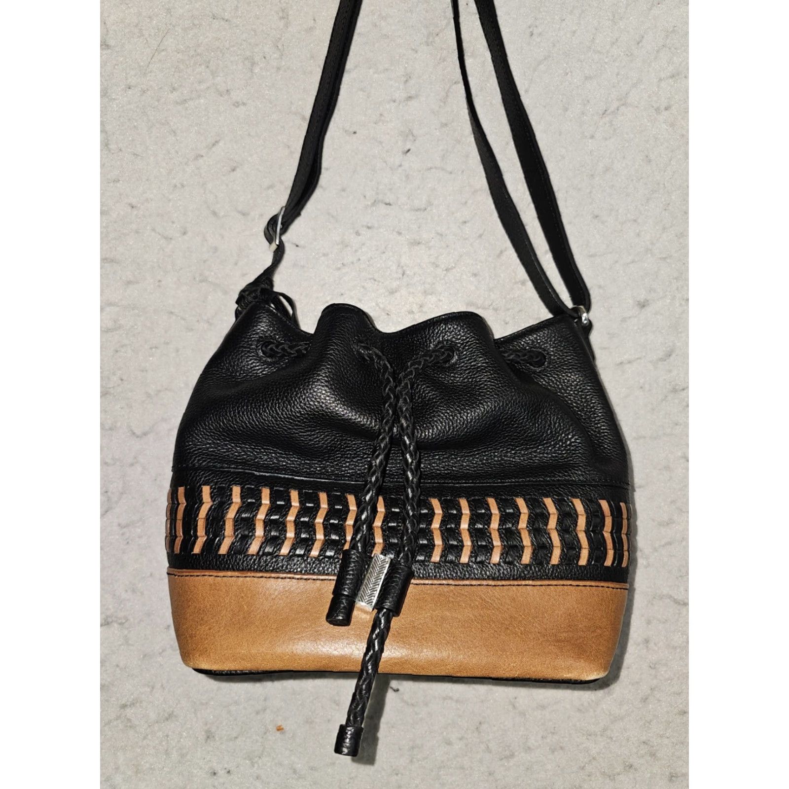 Brighton VINTAGE Brighton Signature Black Pebbled Leather Drawstring Bucket Shoulder Bag F494672 Size ONE SIZE - 3 Thumbnail