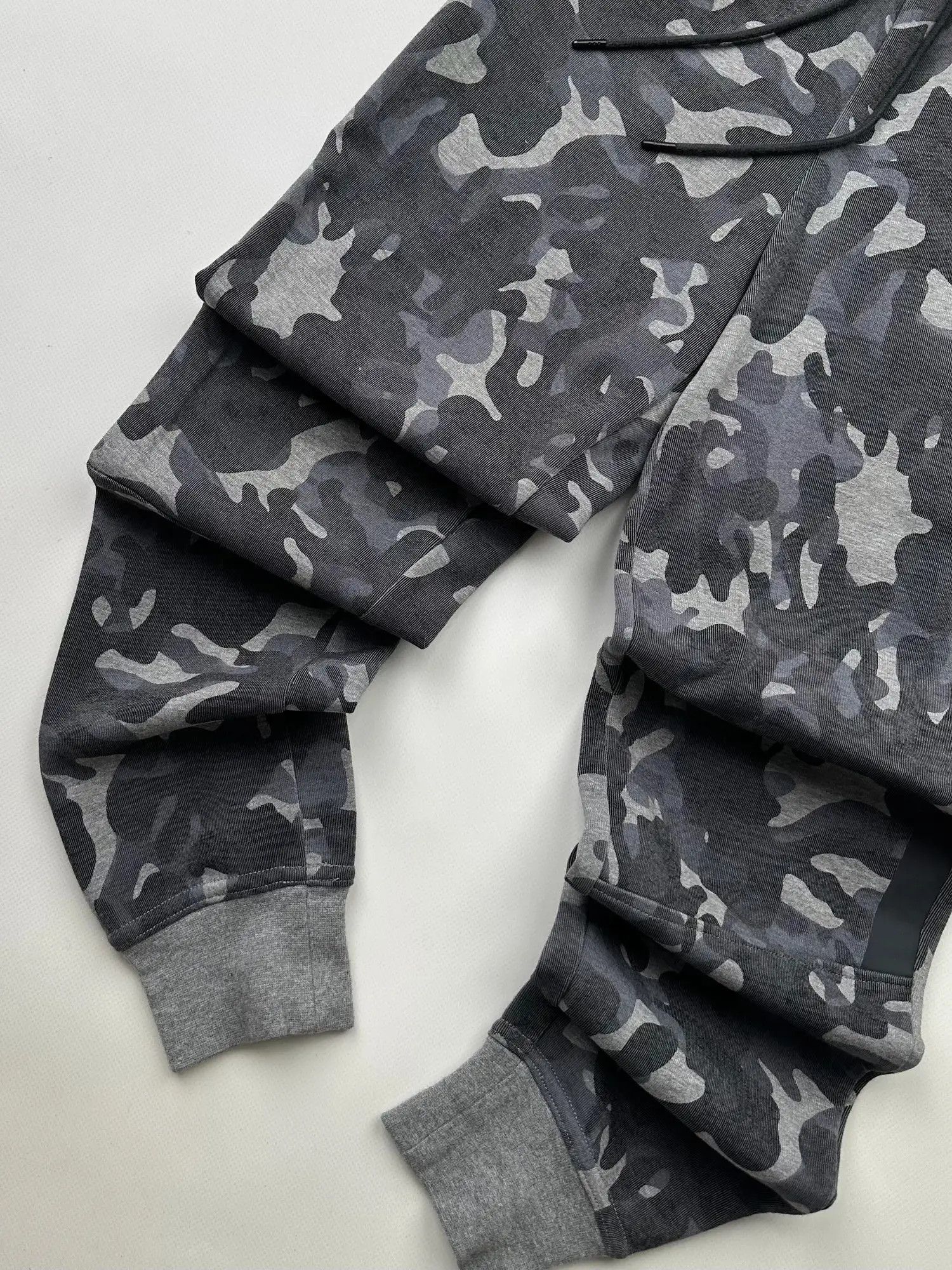 Nike Nike Tech Fleece Sweatpants (226) Size US 28 / EU 44 - 3 Thumbnail