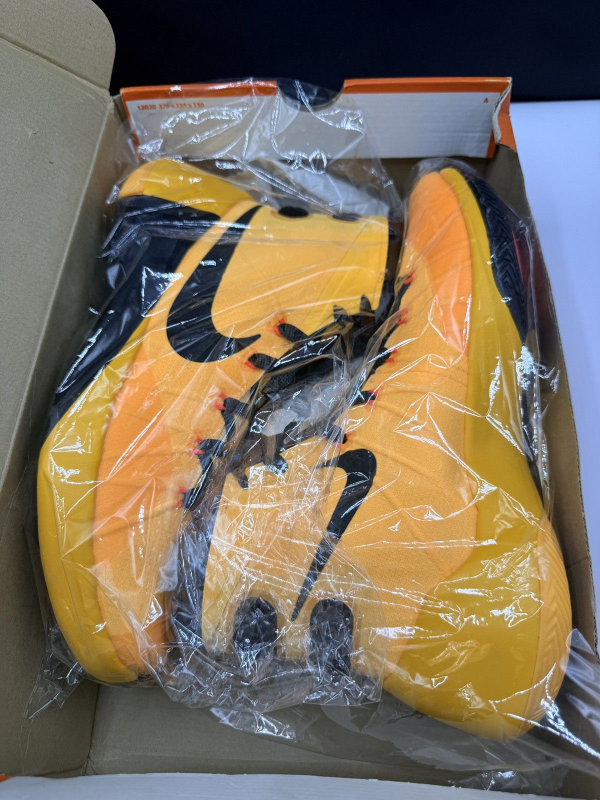 Nike Nike Hyperdunk 2015 Bruce Lee Laser Orange 749561 806 Sz 11 Size US 11 / EU 44 - 2 Thumbnail