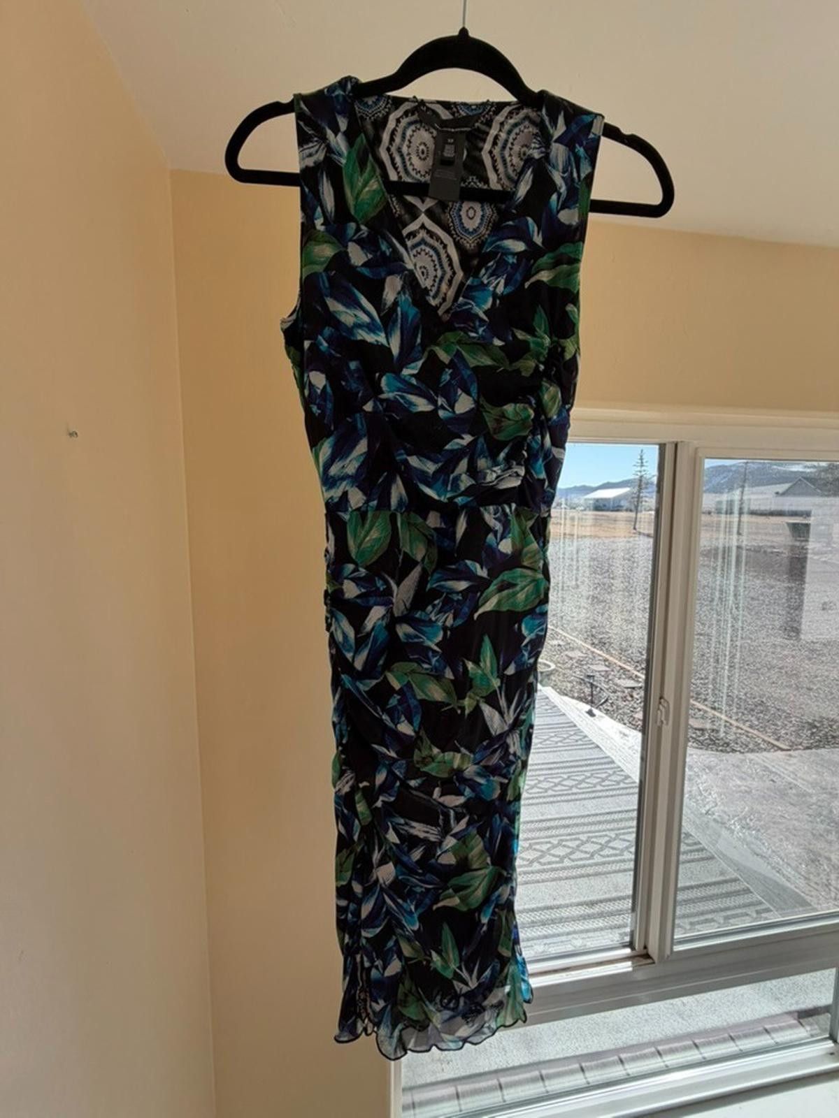 Other WHBM XS Blue Green Floral Ruched Dress V Neck Black Green Size XS / US 0-2 / IT 36-38 - 4 Thumbnail