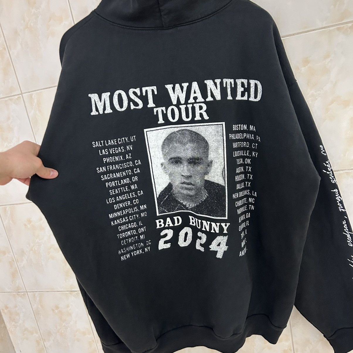 Vintage BAD BUNNY Most Wanted Tour 2024 Hoodie Size US XXL / EU 58 / 5 - 13 Thumbnail
