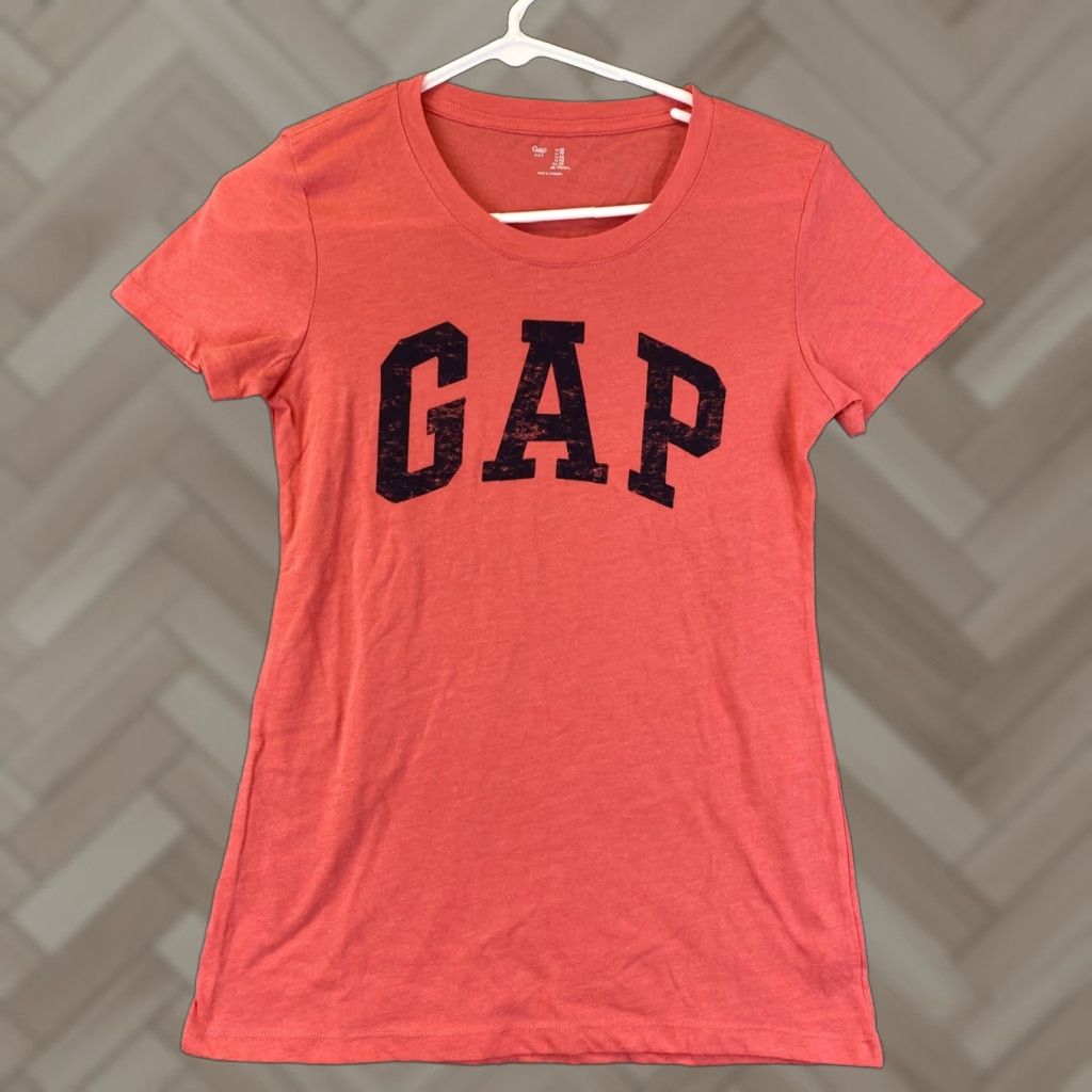 Gap Gap Women Coral Scoop Neck T-Shirt Short Sleeve Top Size XS 39-13 Regular Regular Short Sleeve T-Shirt Style Casual Lightweight Polyester Blend Coral Size XS / US 0-2 / IT 36-38 - 1 Thumbnail