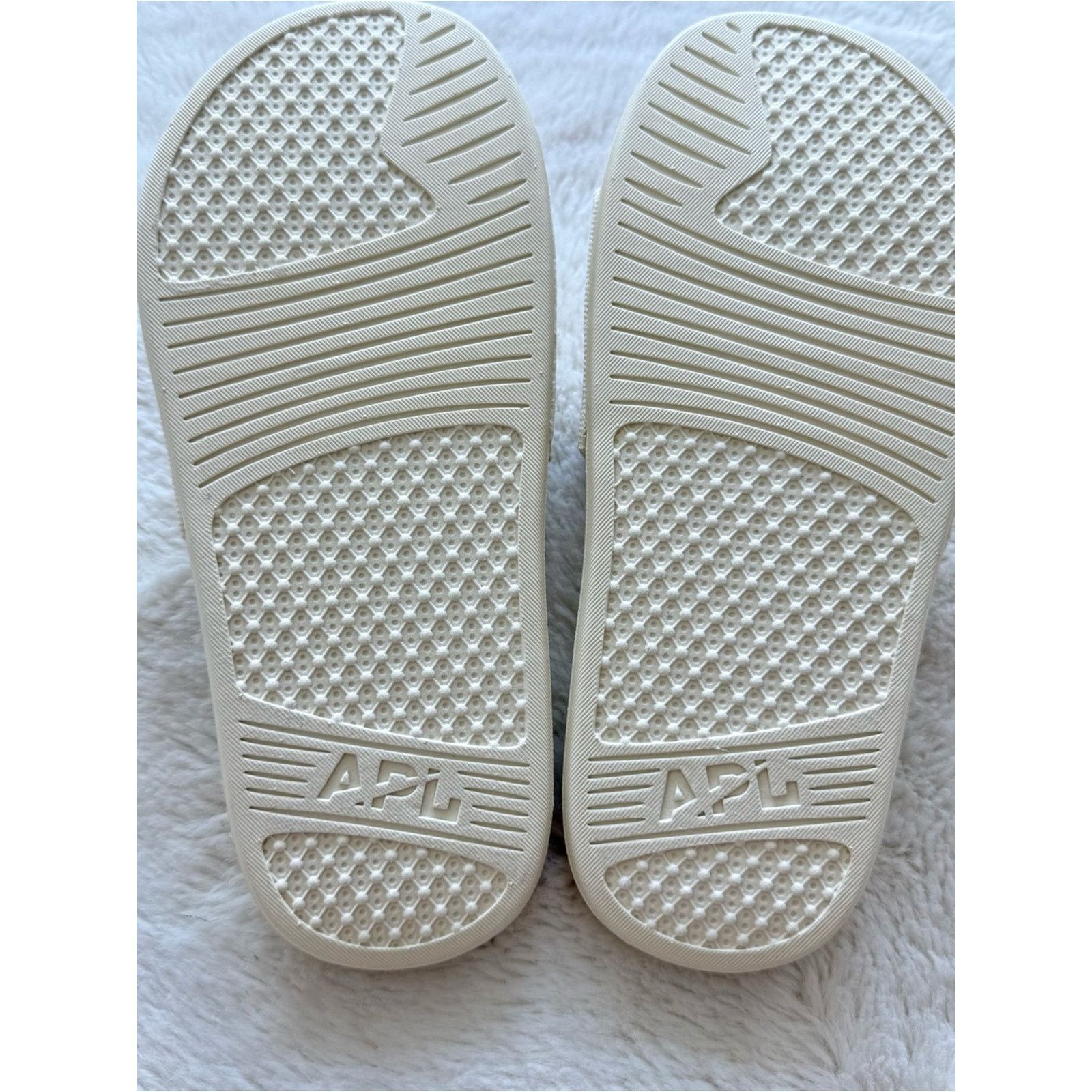 Athletic Propulsion Labs NEW!!! APL women white velvet slides size 6 US Retail 130$ Size US 6 / IT 36 - 4 Thumbnail