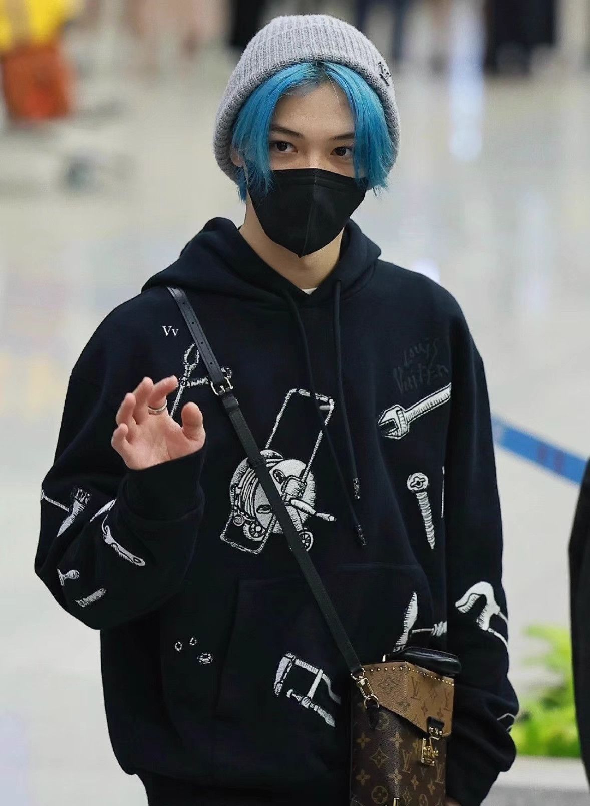 Louis Vuitton Black XL Hoodie with Tool Illustrations Size US XL / EU 56 / 4 - 6 Thumbnail