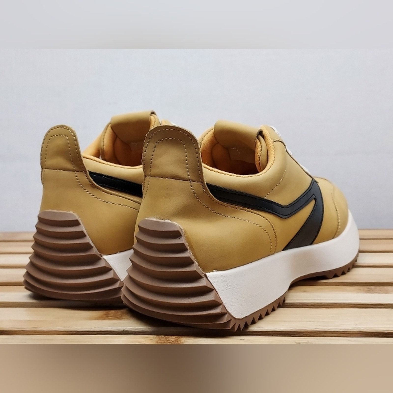 Dolce Vita Dolce Vita Womens Yellow Platform Sneaker Shoes Size 9 Size US 9 / IT 39 - 3 Thumbnail