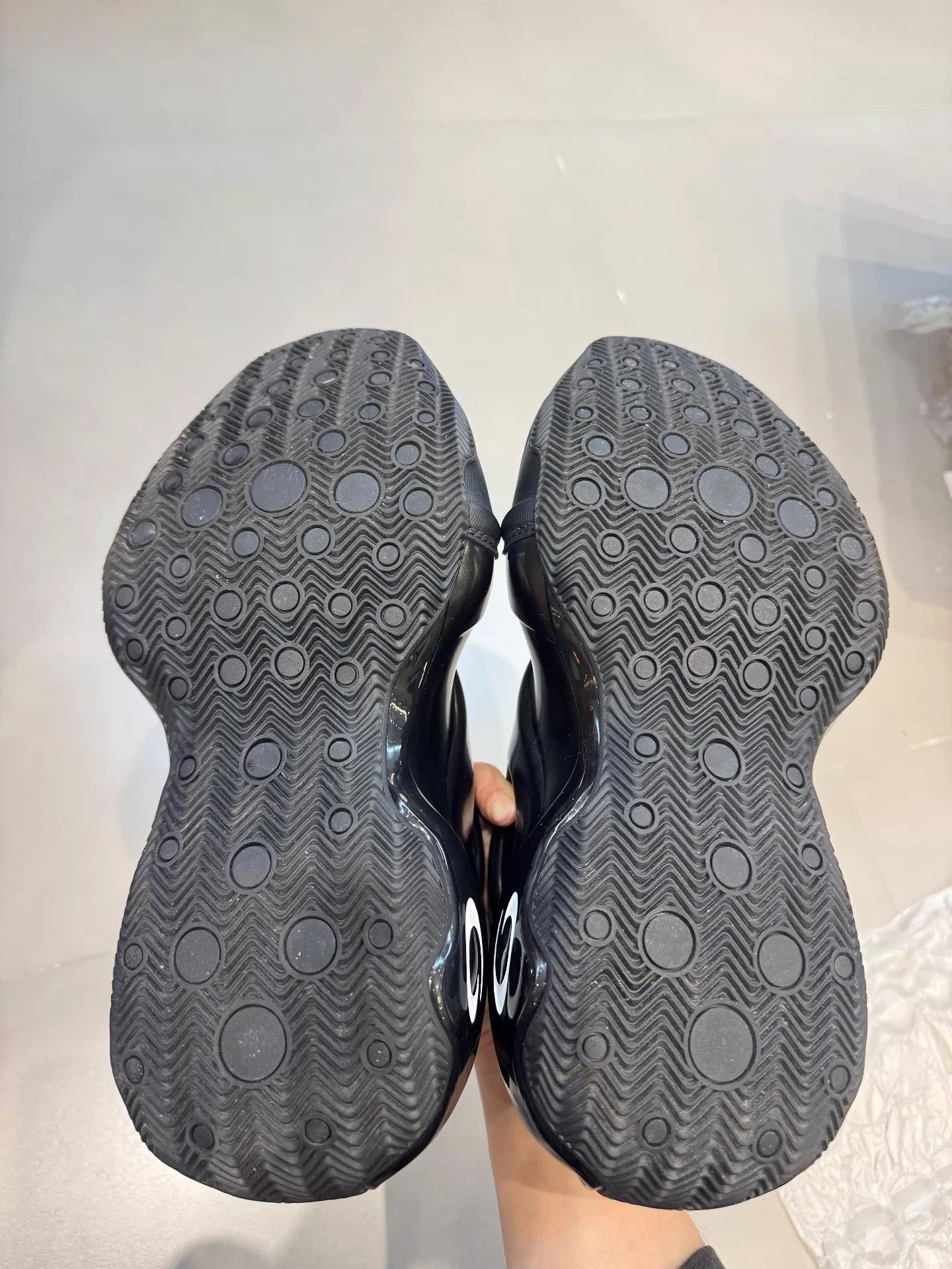 Balenciaga Balenciaga BBall Patent Round Zip Distressed Mid Men's Black Size US 8 / EU 41 - 5 Thumbnail