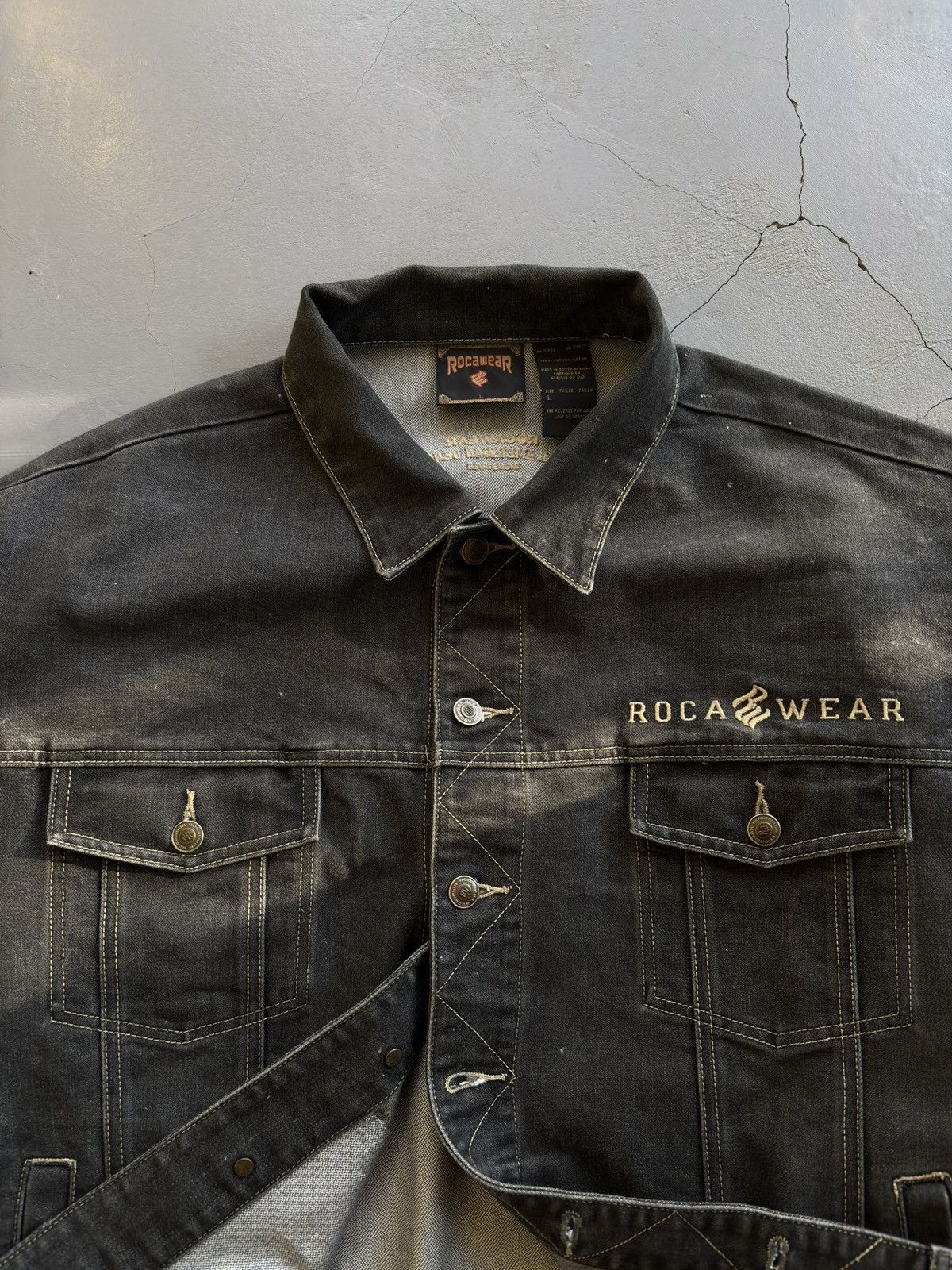 Rocawear Vintage Rocawear Black Denim Jacket Faded Y2K Size L Size US L / EU 52-54 / 3 - 2 Thumbnail