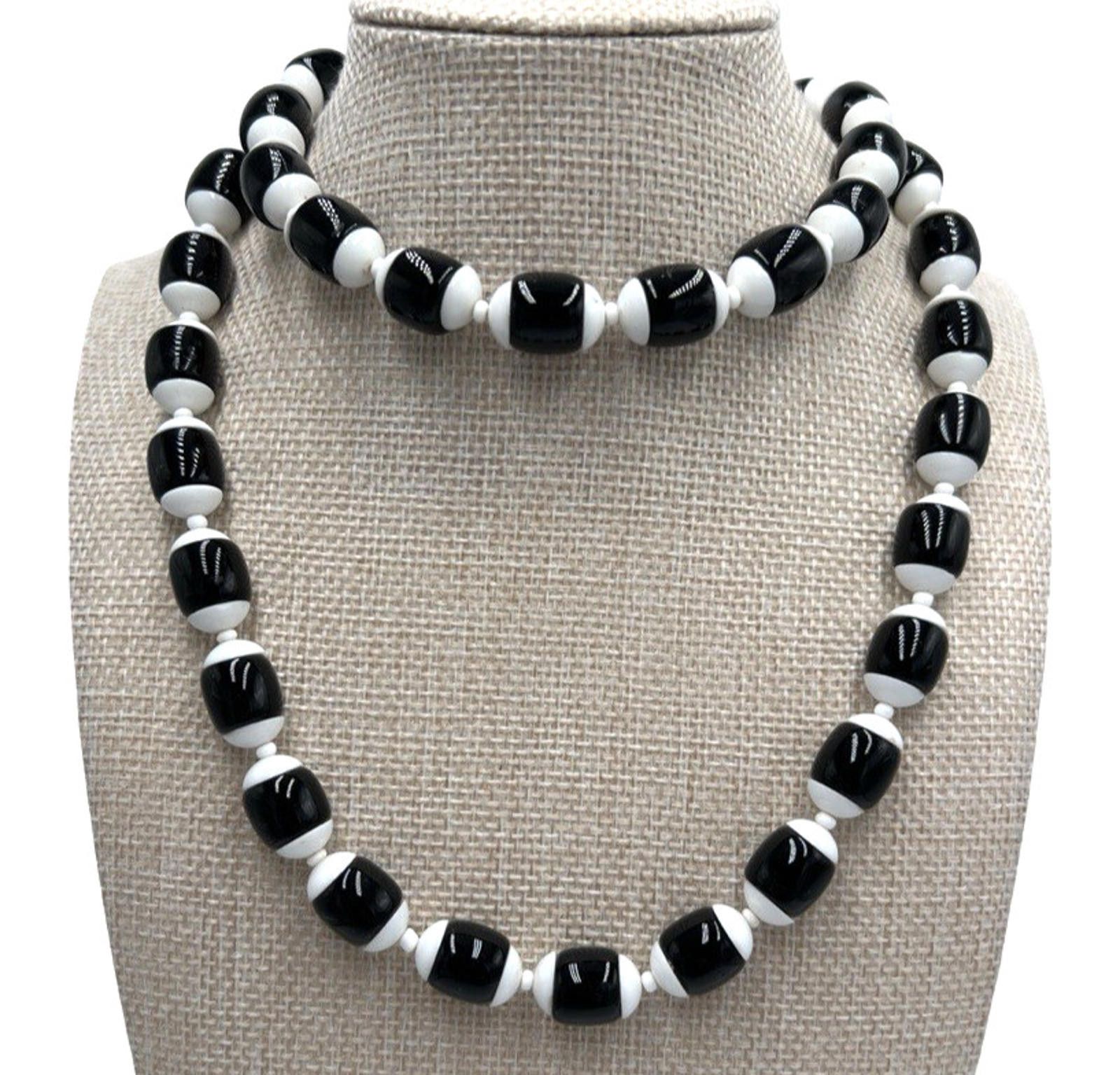 Other Miriam Haskell White Black Milk Glass Bead Necklace Size ONE SIZE - 2 Thumbnail