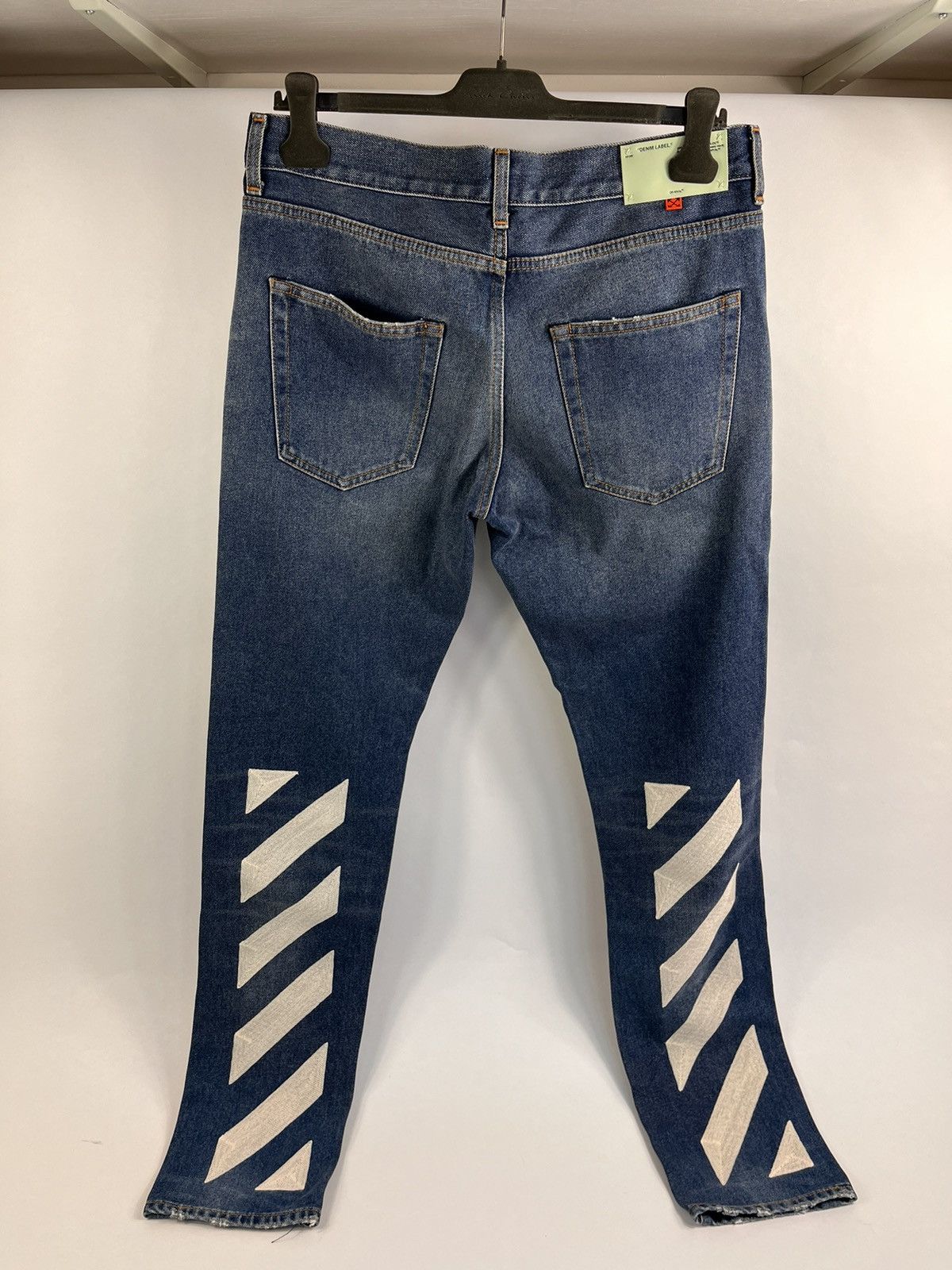 LOGO PLACK DENIM JEANS