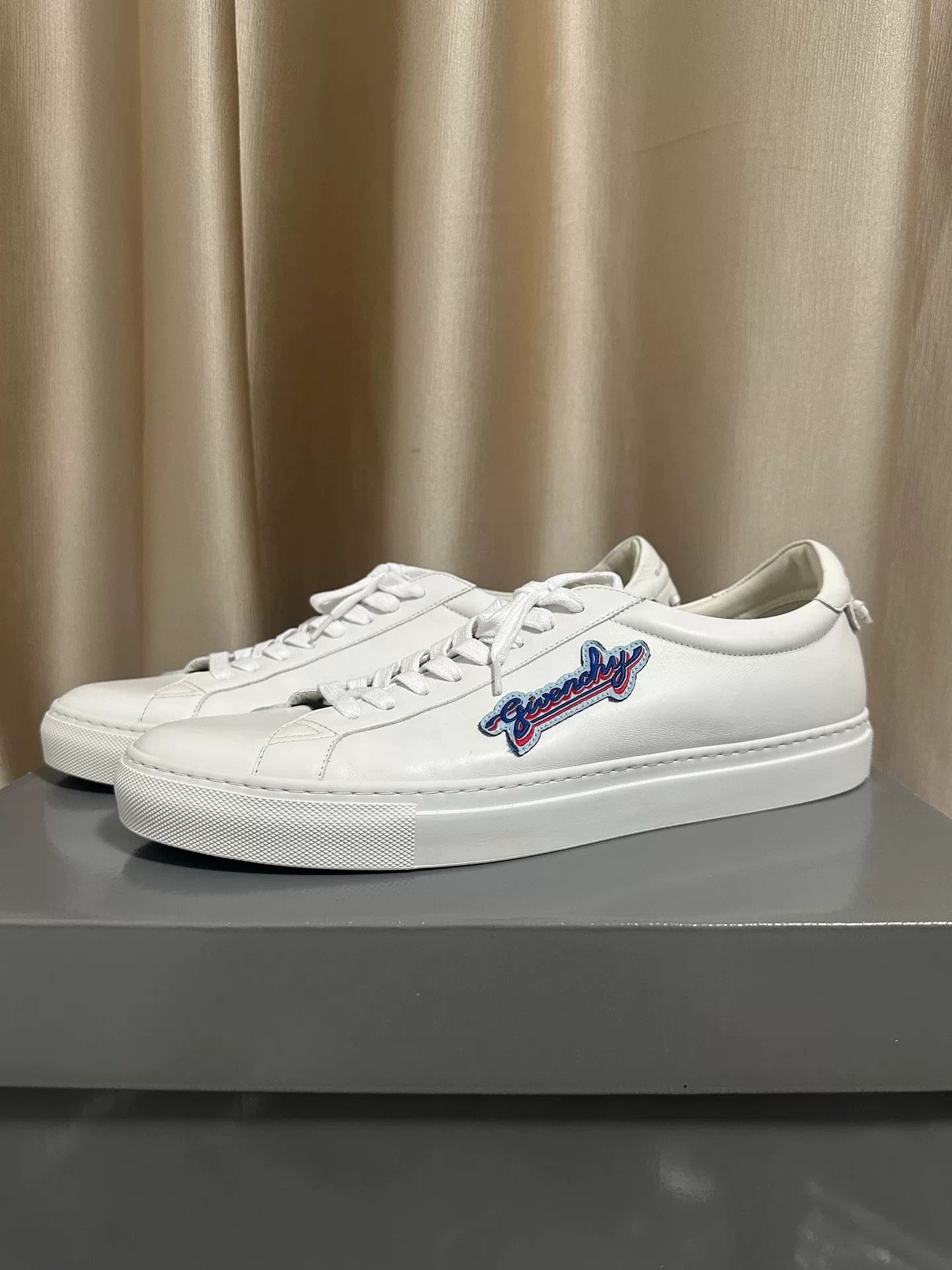 Givenchy Givenchy Low-Top White Sneakers Size US 12 / EU 45 - 1 Thumbnail