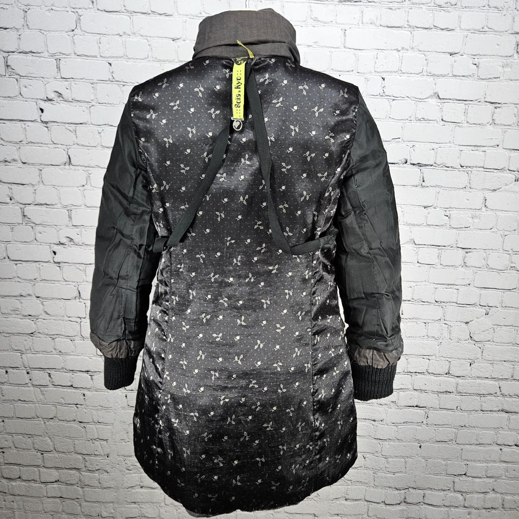 Vintage VINTAGE Soia & Kyo Brown Down Puffer Jacket Coat XS – Zip Snap Insulated, Herringbone, Long Sleeve, Women, Casual, Travel, Workwear Size XS / US 0-2 / IT 36-38 - 6 Thumbnail