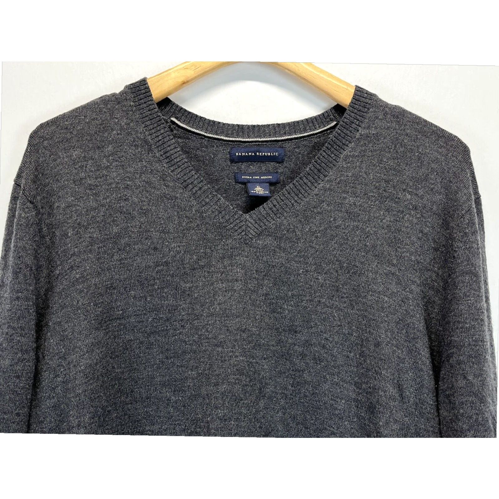 Banana Republic Banana Republic Merino Wool V-Neck Sweater Mens XL Gray Pullover Size US XL / EU 56 / 4 - 3 Thumbnail