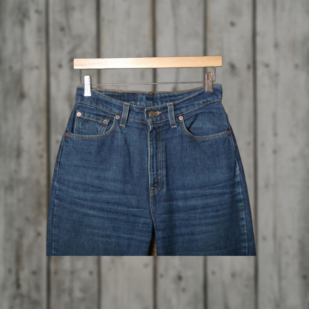 Levi's VINTAGE Levi's 512 Slim Fit Jeans Women 6 Long Blue Cotton Denim 28W 33.5L Rise 12" Tapered 5.75" Leg Opening 11.5" Inseam 33.5" Mens Womens Girls Size 28" / US 6 / IT 42 - 1 Thumbnail