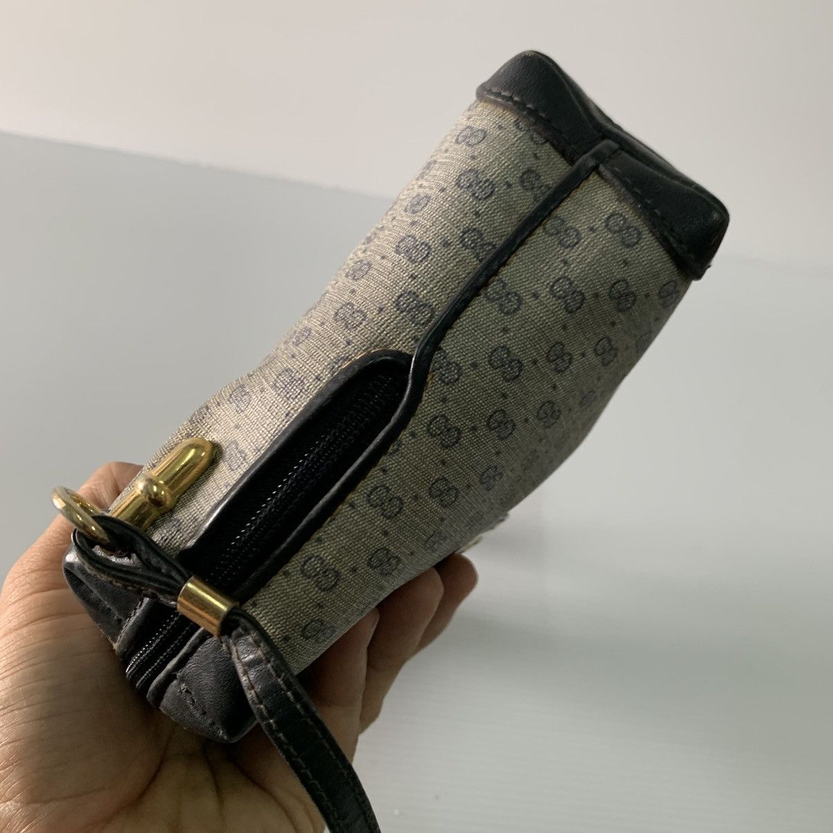 Gucci Authentic Gucci Vintage Slingbag Size ONE SIZE - 8 Thumbnail