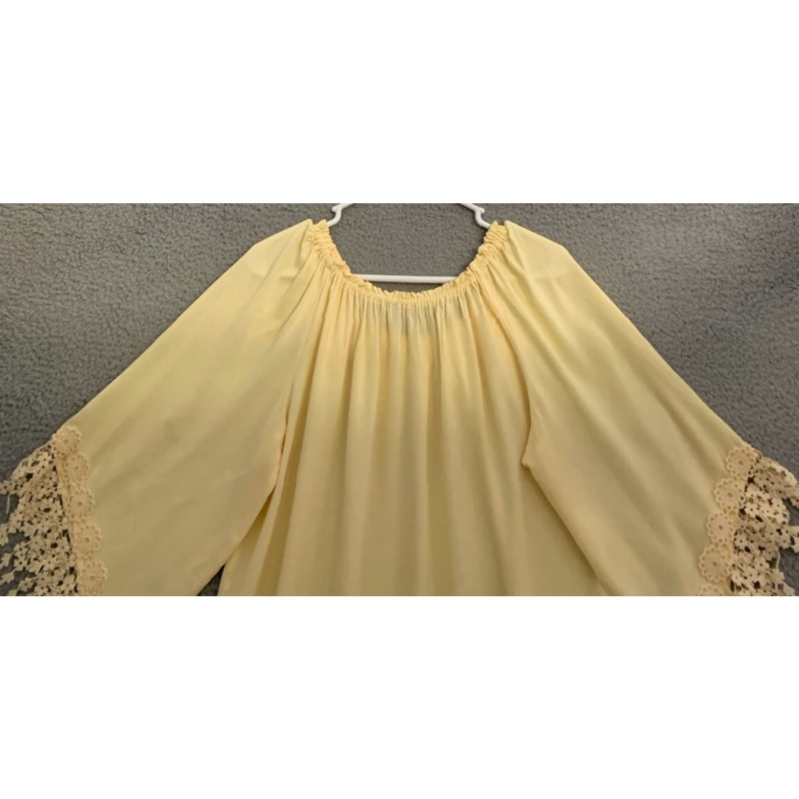 Melissa Melissa Paige Pullover Tunic Women’s Petite L 3/4 Sleeve Yellow 3 1/2” Slit Hem Blouse Knit Lightweight Slit 100% Rayon Flowy Boat Neck Casual Size L / US 10 / IT 46 - 5 Thumbnail