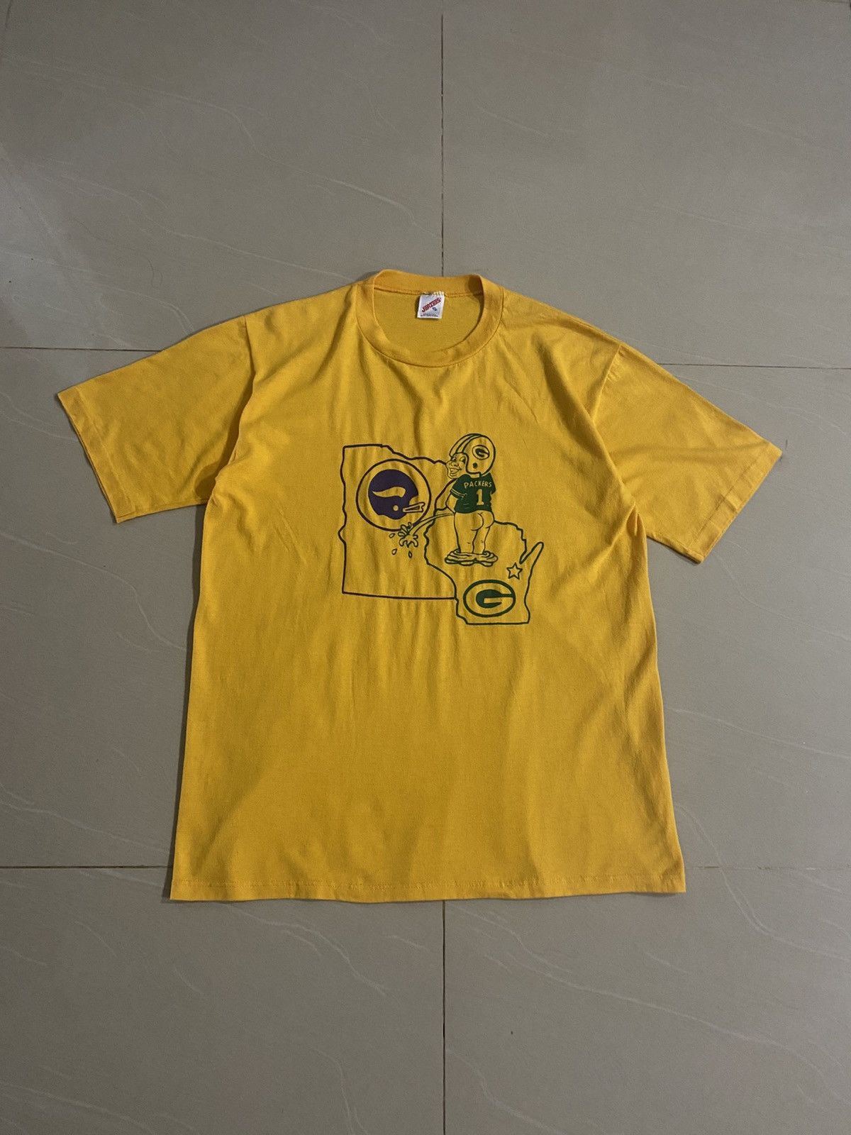 Jerzees Vintage 1980’s Packers Peeing on Vikings Size US XL / EU 56 / 4 - 1 Thumbnail