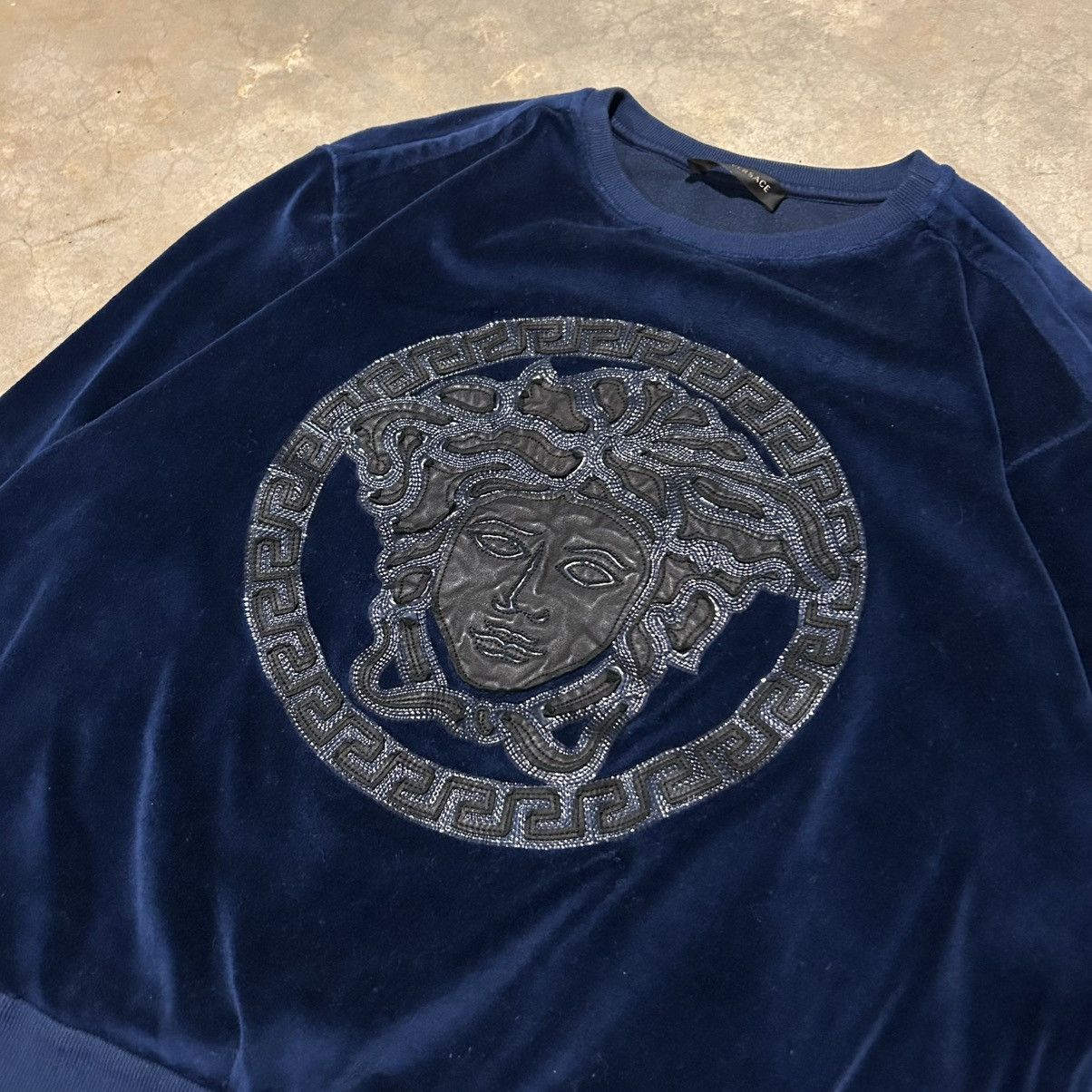 Designer × Versace Versace Velvet Velour Leather Medusa Head Logo Crewneck Rare Size US M / EU 48-50 / 2 - 3 Thumbnail