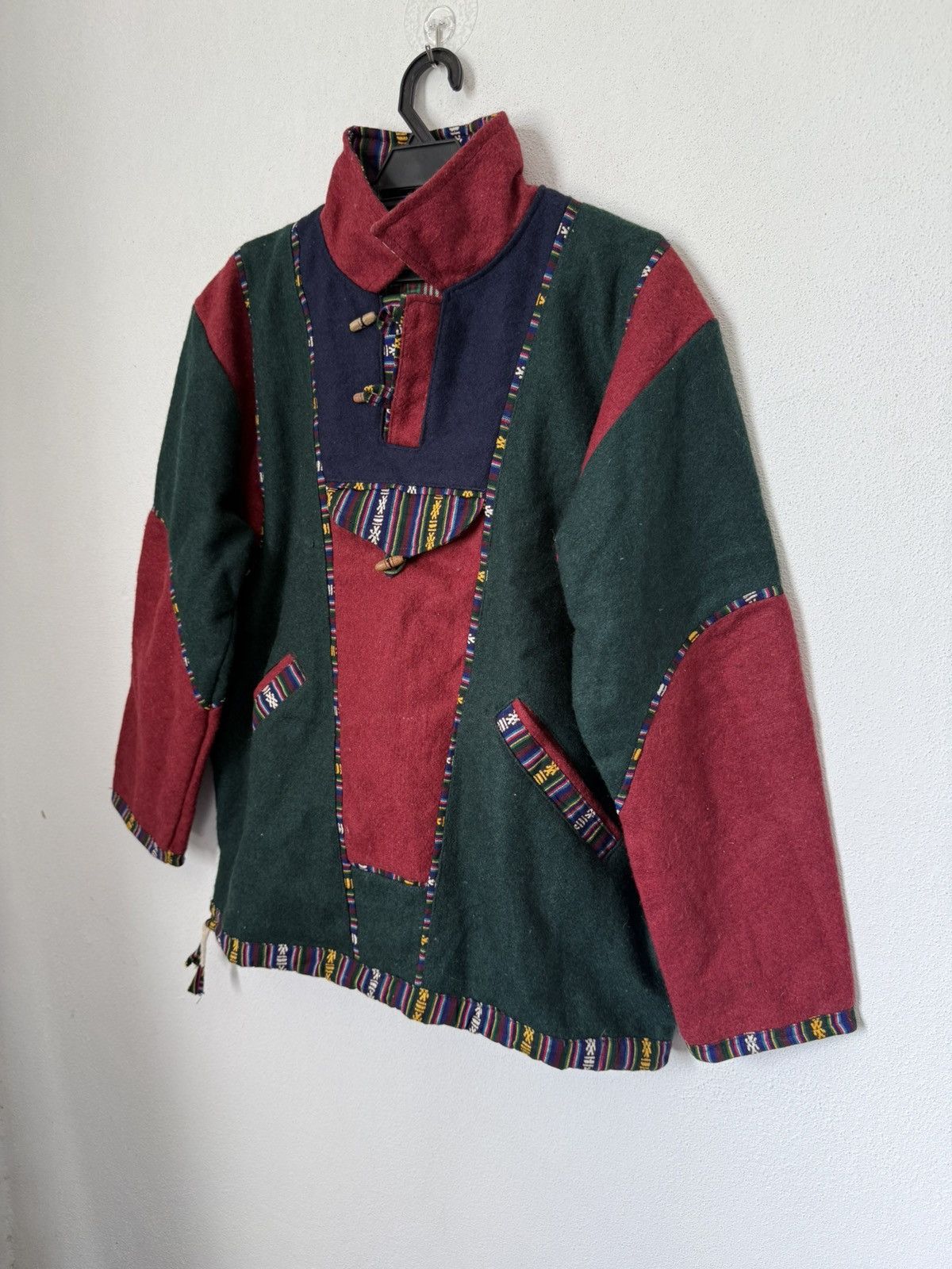 Japanese Brand Vintage Patchwork Pullover Baja Red Green & Navy Tribal Trim Size US M / EU 48-50 / 2 - 2 Thumbnail