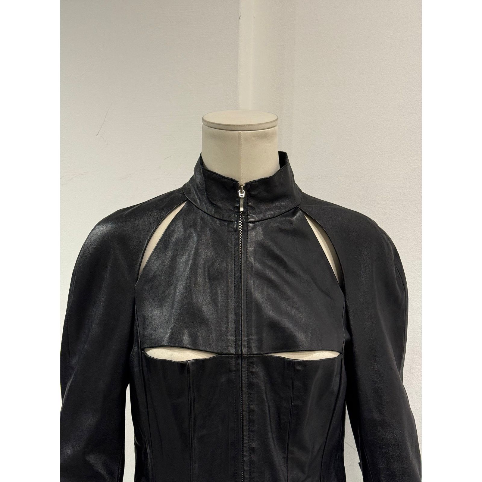 Paco Rabanne A/W2000 Paco Rabanne runway cut-out leather jacket Size S / US 4 / IT 40 - 5 Thumbnail