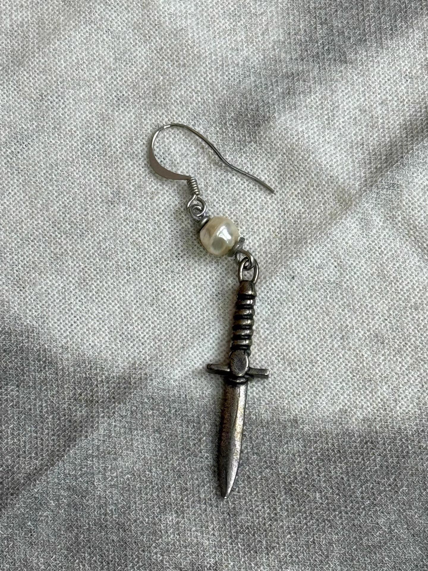 Dries Van Noten Dries Van Noten Sword & Pearl Stud Earrings K20 Size ONE SIZE - 2 Thumbnail