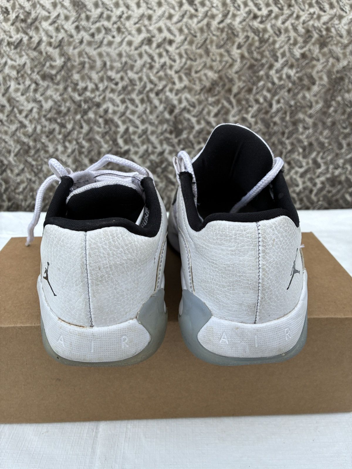 Jordan Brand Nike Boys Air Jordans 11 CMFT Low DV2208-100 Shoes Size 5.5Y Size US 5.5 / EU 38 - 3 Thumbnail