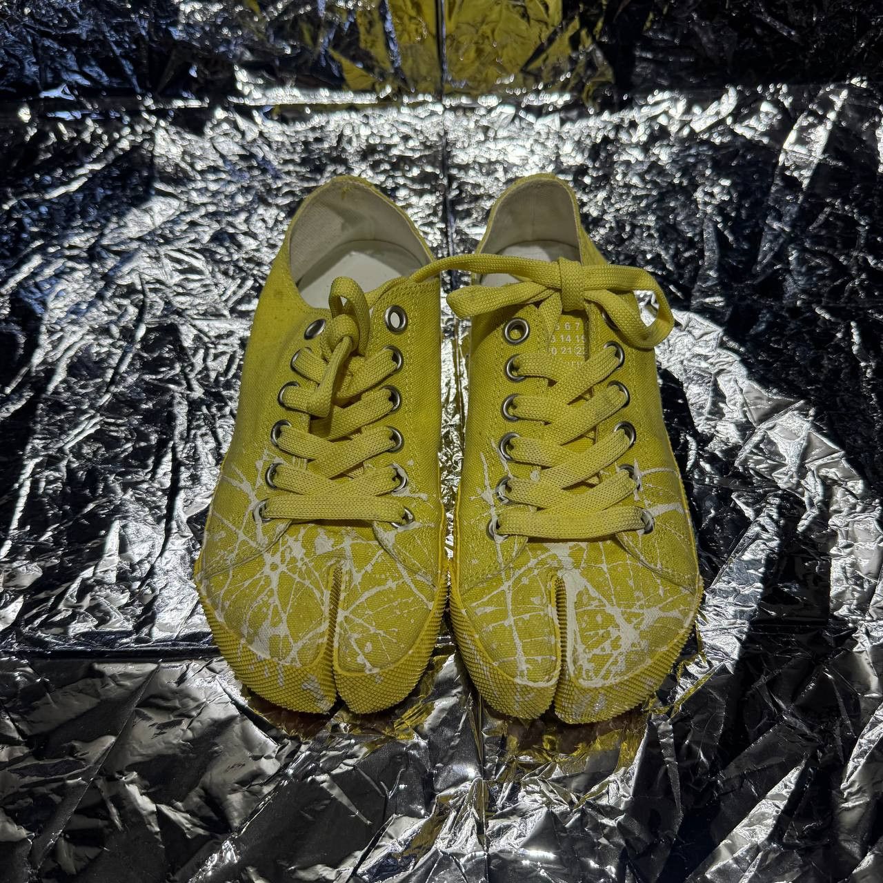 Maison Margiela Maison Margiela paint splatter Tabi canvas sneakers Size US 5 / IT 35 - 1 Thumbnail