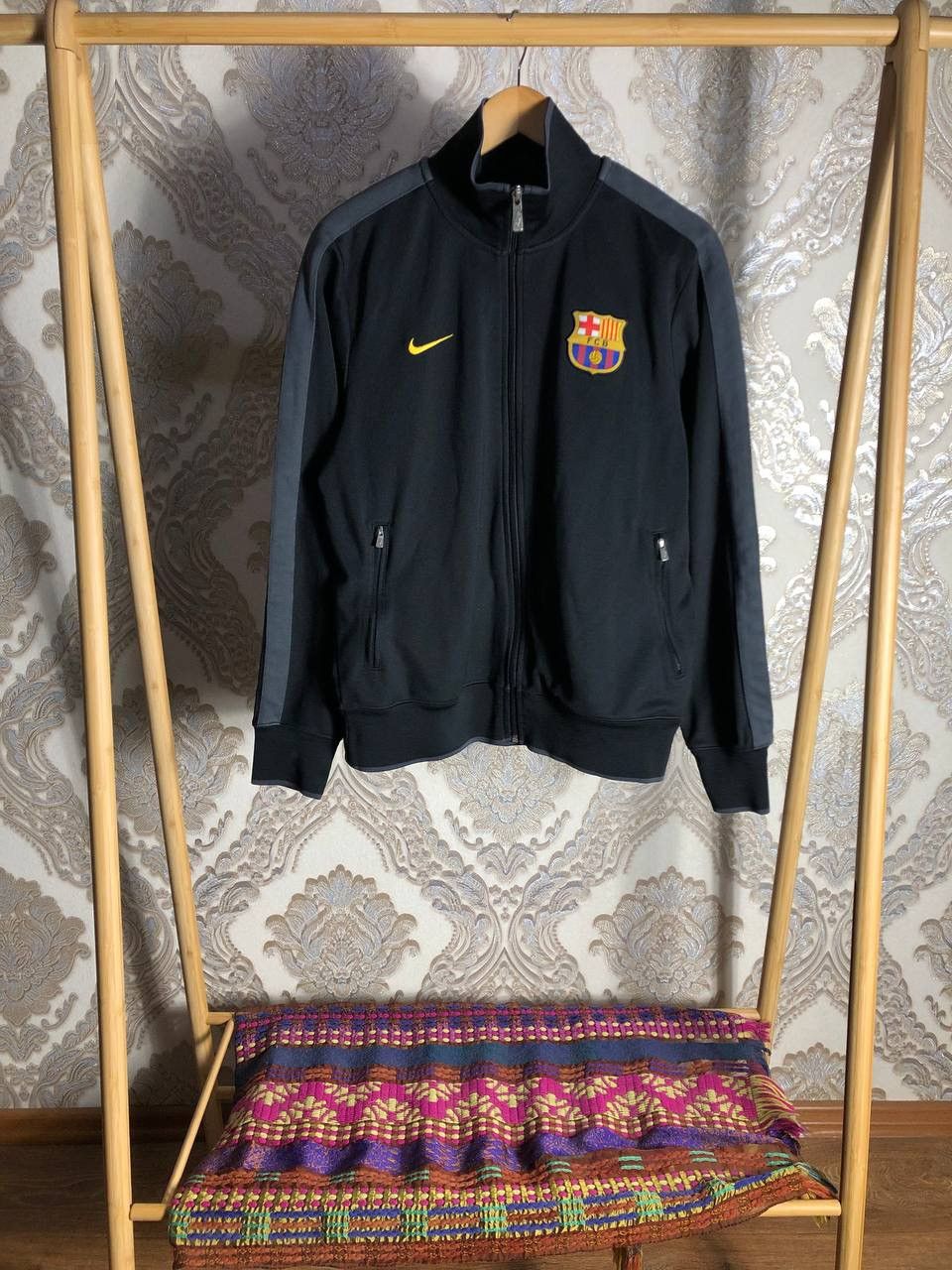 Nike VINTAGE NIKE FC BARCELONA SPAIN SOCCER JERSEY JACKET RETRO Size US L / EU 52-54 / 3 - 1 Thumbnail