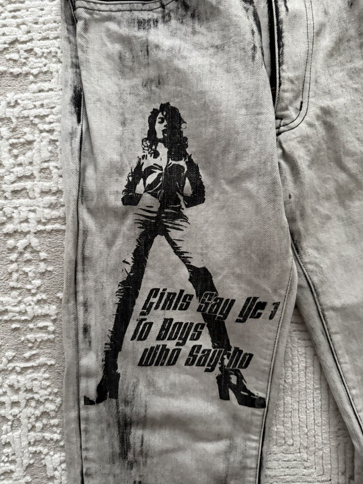 Other edge rupert painted denim girls say yes to boys who say no Size US 30 / EU 46 - 3 Thumbnail