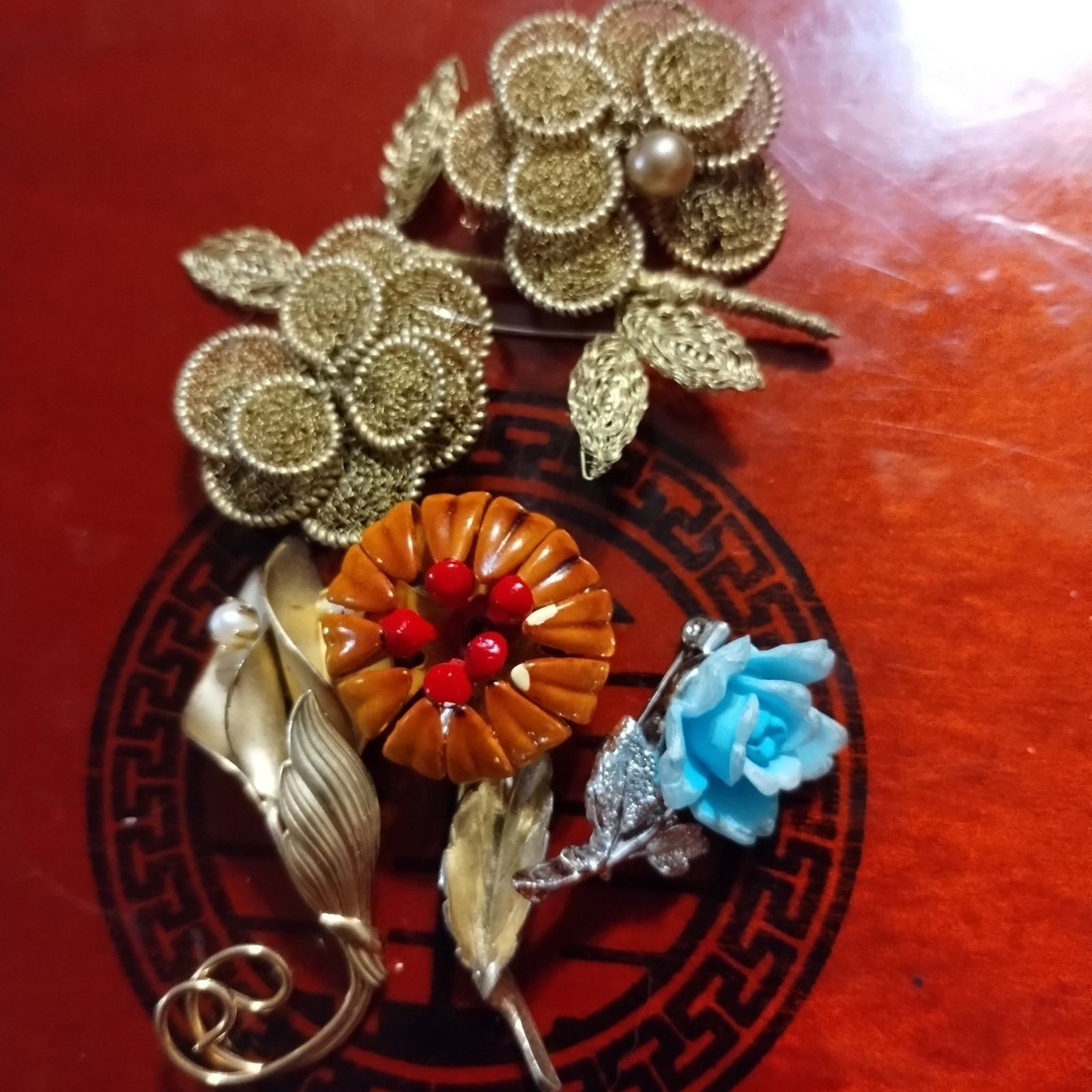 Vintage Estate sale bundle of vintage brooches~very beautiful Size ONE SIZE - 1 Preview