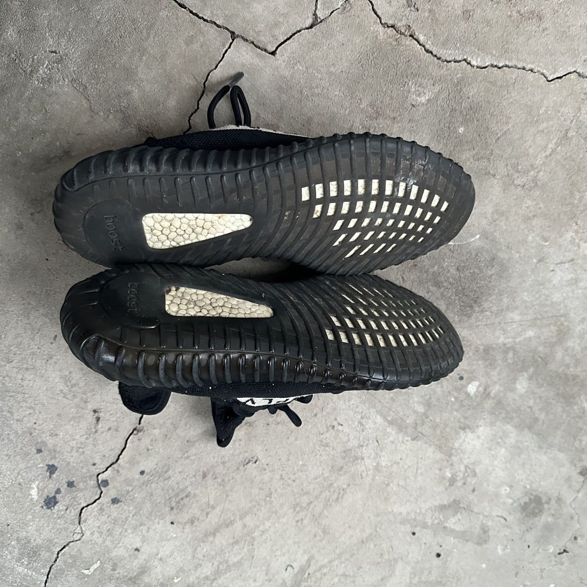 Adidas × Kanye West Yeezy 350 V2 Oreo 2016 Size US 11 / EU 44 - 8 Thumbnail