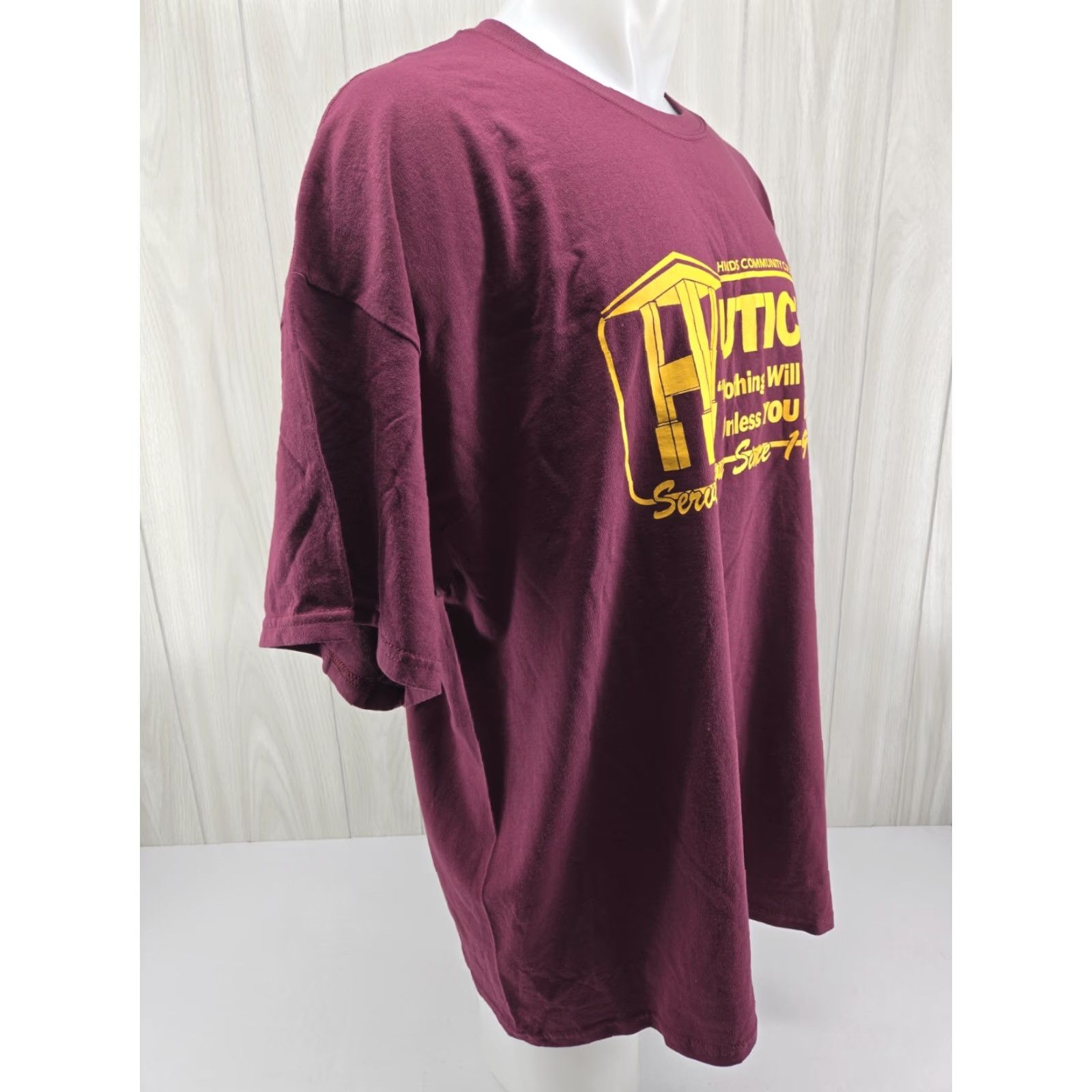 Gildan VINTAGE Gildan HINDS COMMUNITY COLLEGE Maroon T-Shirt Mens 3XL Crew Neck Short Sleeve Logo Knit Cotton Size US XXL / EU 58 / 5 - 6 Thumbnail