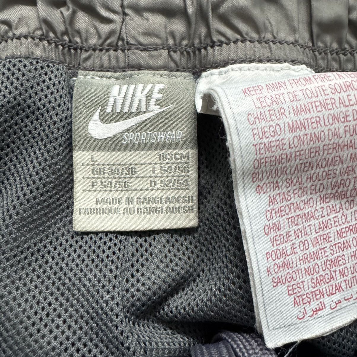 Vintage Vintage nike track pants y2k gorpcore sweatpants parachute Size US 34 / EU 50 - 5 Thumbnail