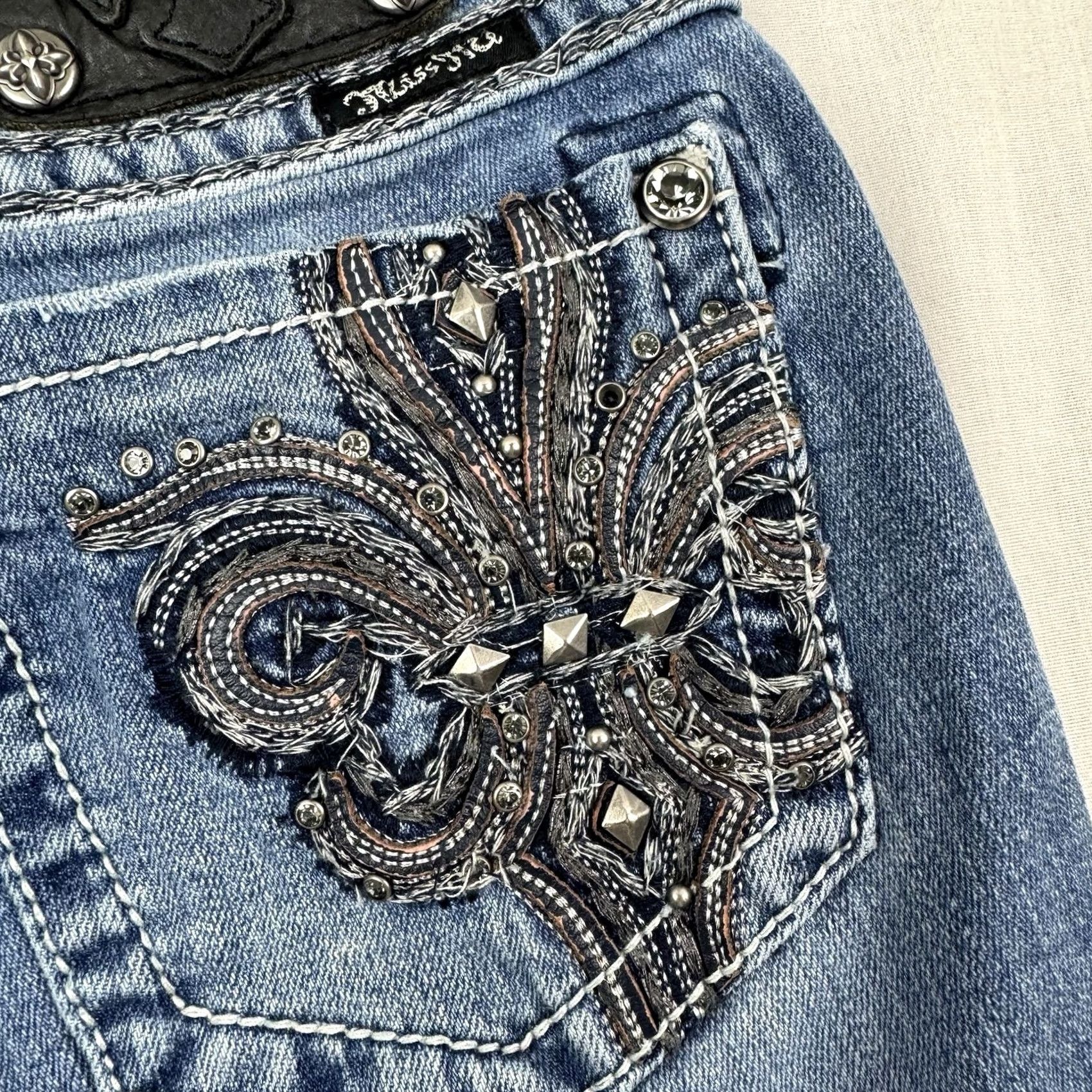 Miss Me VINTAGE Miss Me Bootcut Jeans Womens 28 Hipster Y2K 2000s American Blue Jeans Womens 28 Mens? Size 28" / US 6 / IT 42 - 3 Thumbnail