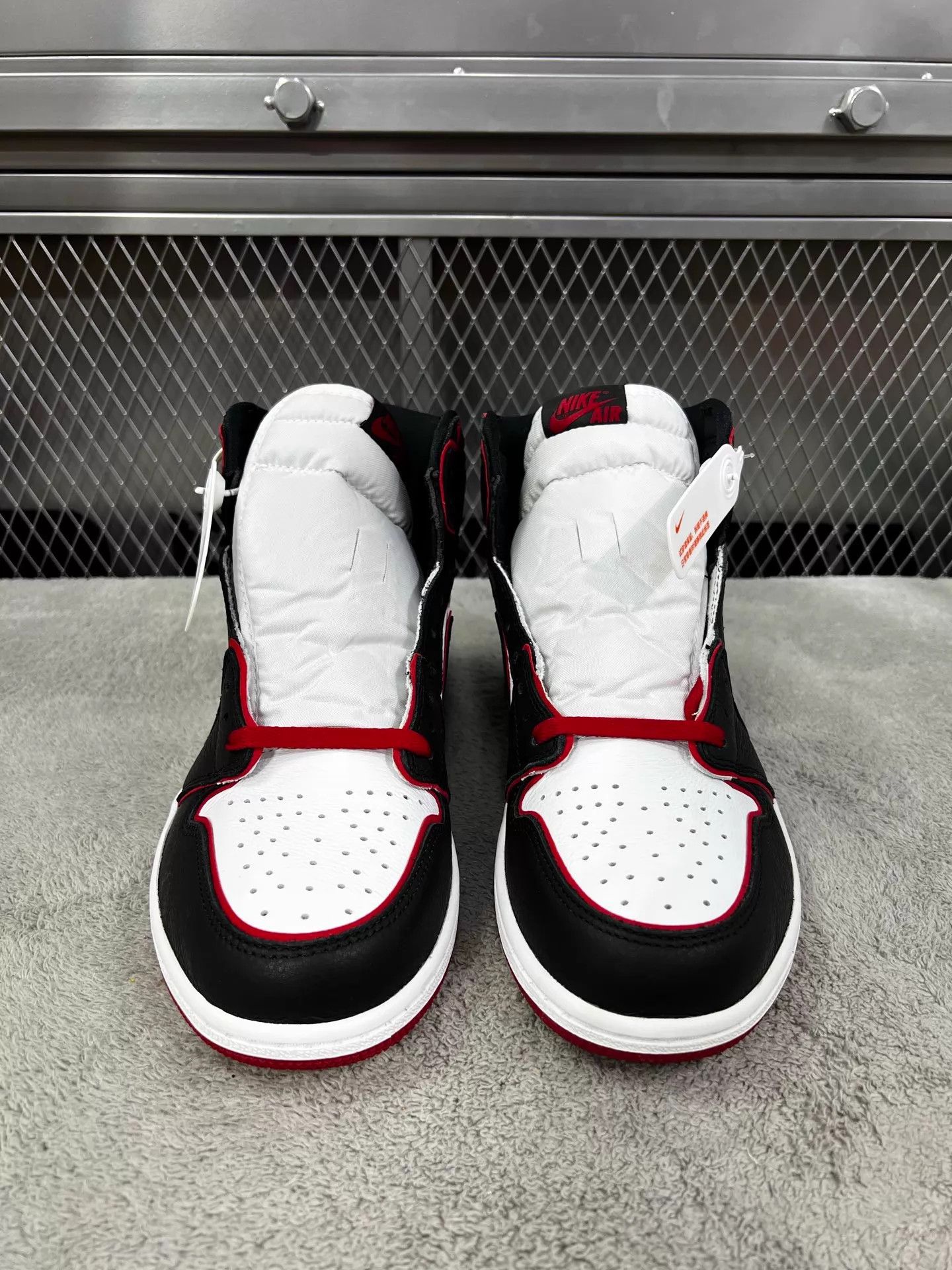 Nike Air Jordan 1 Retro High OG Black Red Infrared 44 Size US 11 / EU 44 - 2 Thumbnail