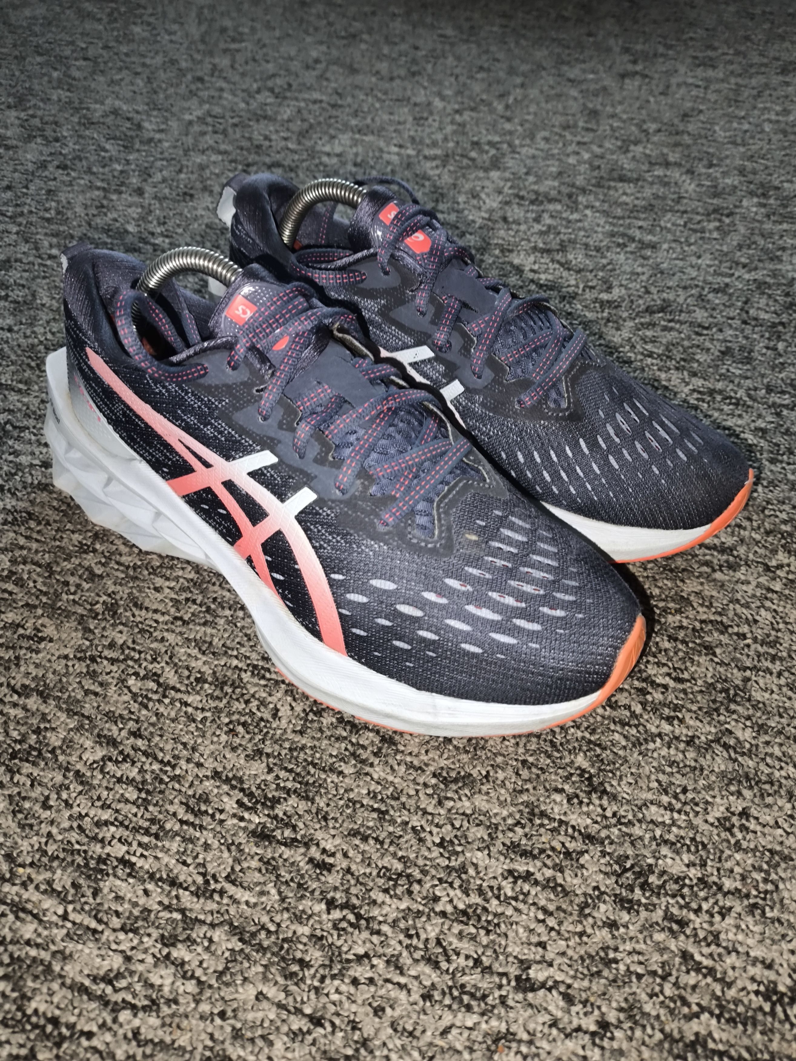Asics ASICS Novablast 2 Running Shoes Women EU 41.5 Y2K Vintage Size US 11.5 / IT 41.5 - 2 Thumbnail