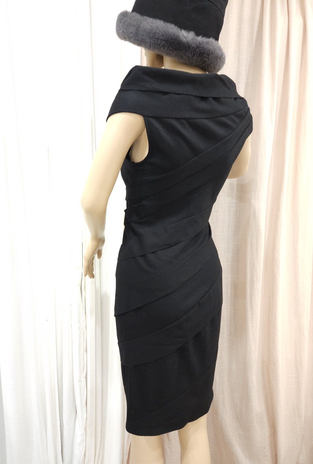 Diane von Furstenberg × Vintage DIANE VON FURSTENBERG Wool Elastic Slim-Fit Ruffled Dress Size S / US 4 / IT 40 - 8 Thumbnail