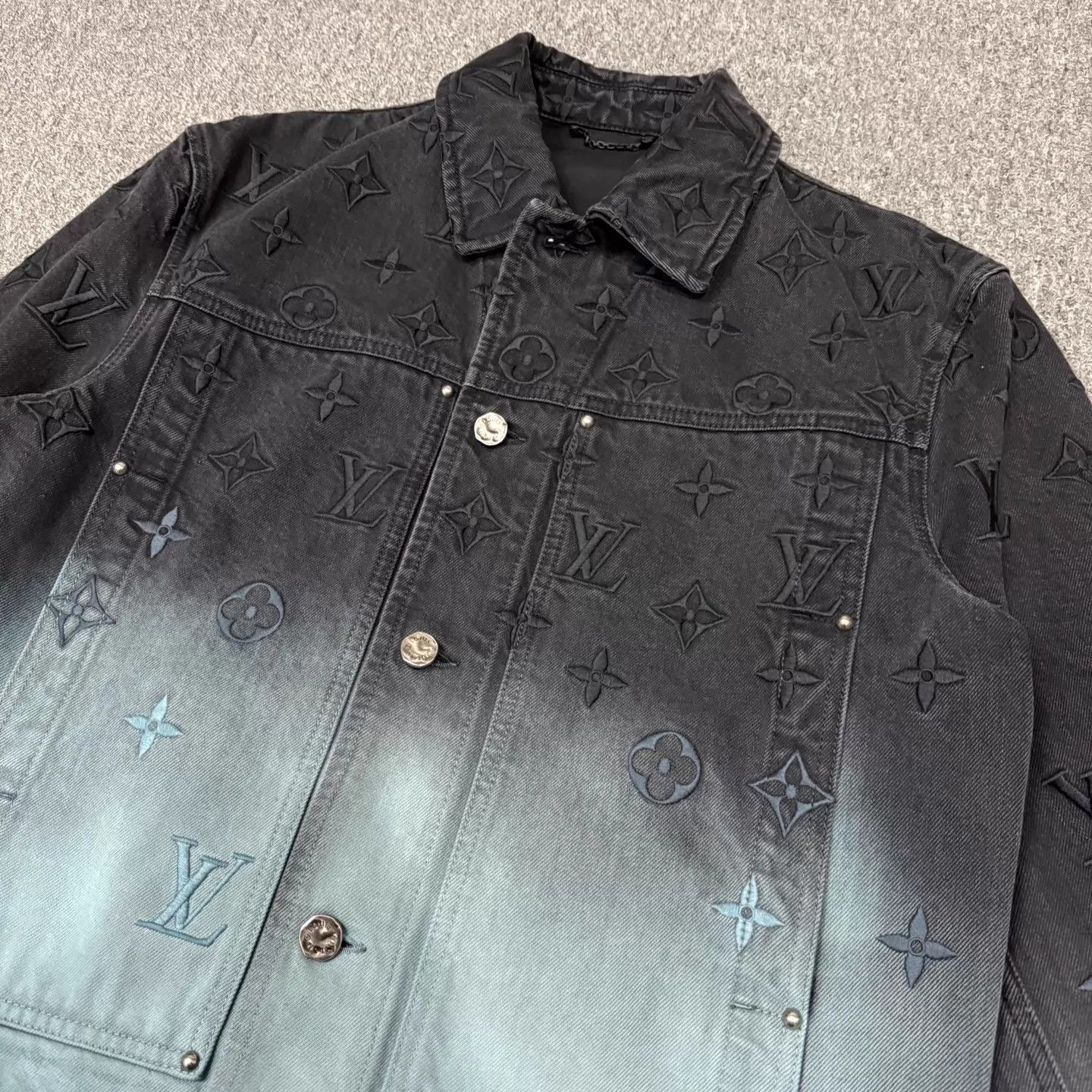 Louis Vuitton LV blue-black grad embossed allover logo denim jacket 48 Size US M / EU 48-50 / 2 - 3 Thumbnail