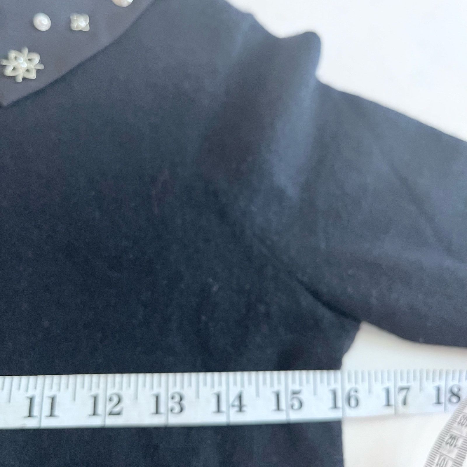 Neiman Marcus Neiman Marcus Cashmere Black Embellished Collar Sweater Size S / US 4 / IT 40 - 6 Thumbnail