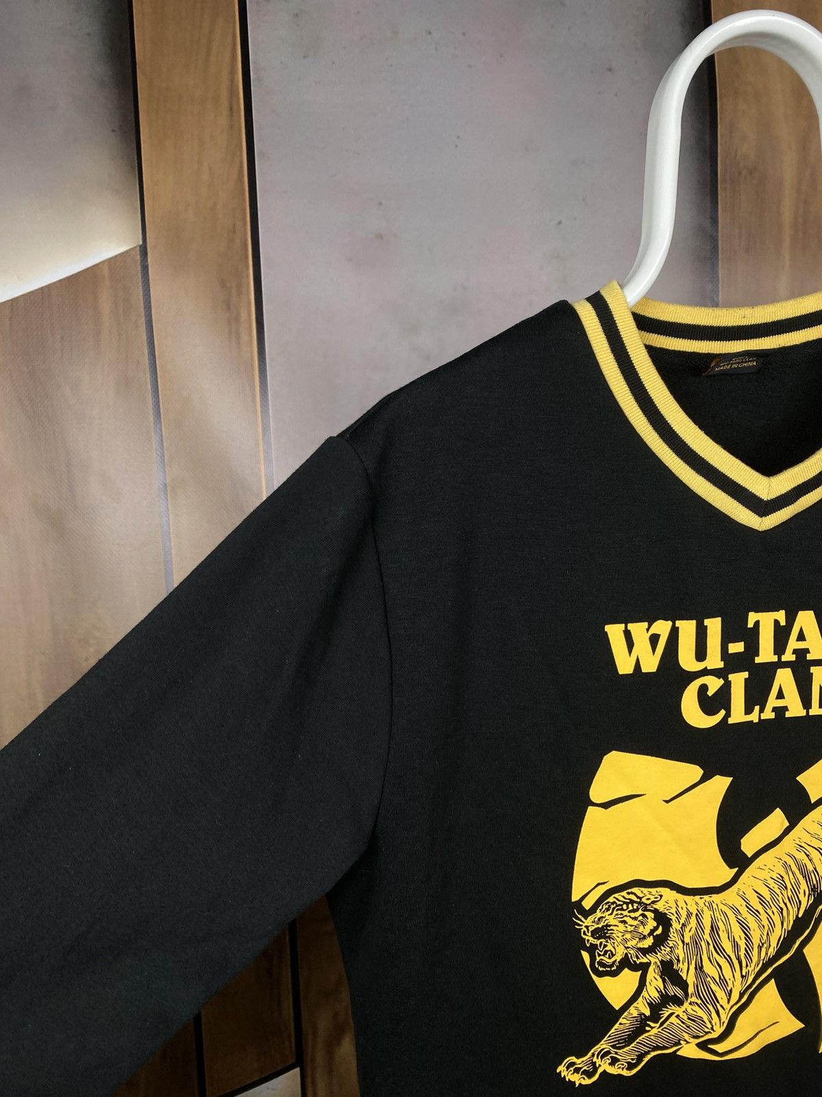Wu-Tang Clan 🎙️Sweatshirt V-neck Wu Tang Rap Tee🎙️ Size US M / EU 48-50 / 2 - 5 Thumbnail