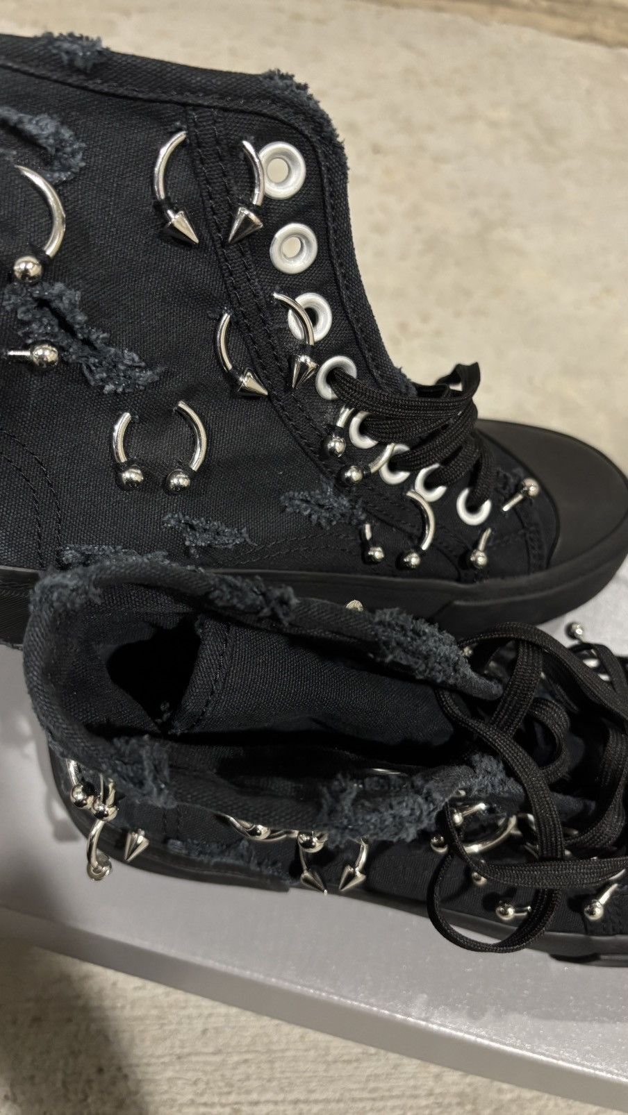 Balenciaga Balenciaga Distressed Pierced Paris Sneaker Size US 9 / EU 42 - 7 Thumbnail