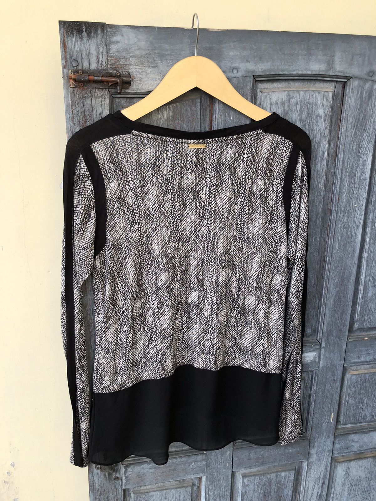 Michael Kors Michael Kors RN:111818 CA:45885 Snake Skin Print Long Sleeve Size M / US 6-8 / IT 42-44 - 11 Thumbnail