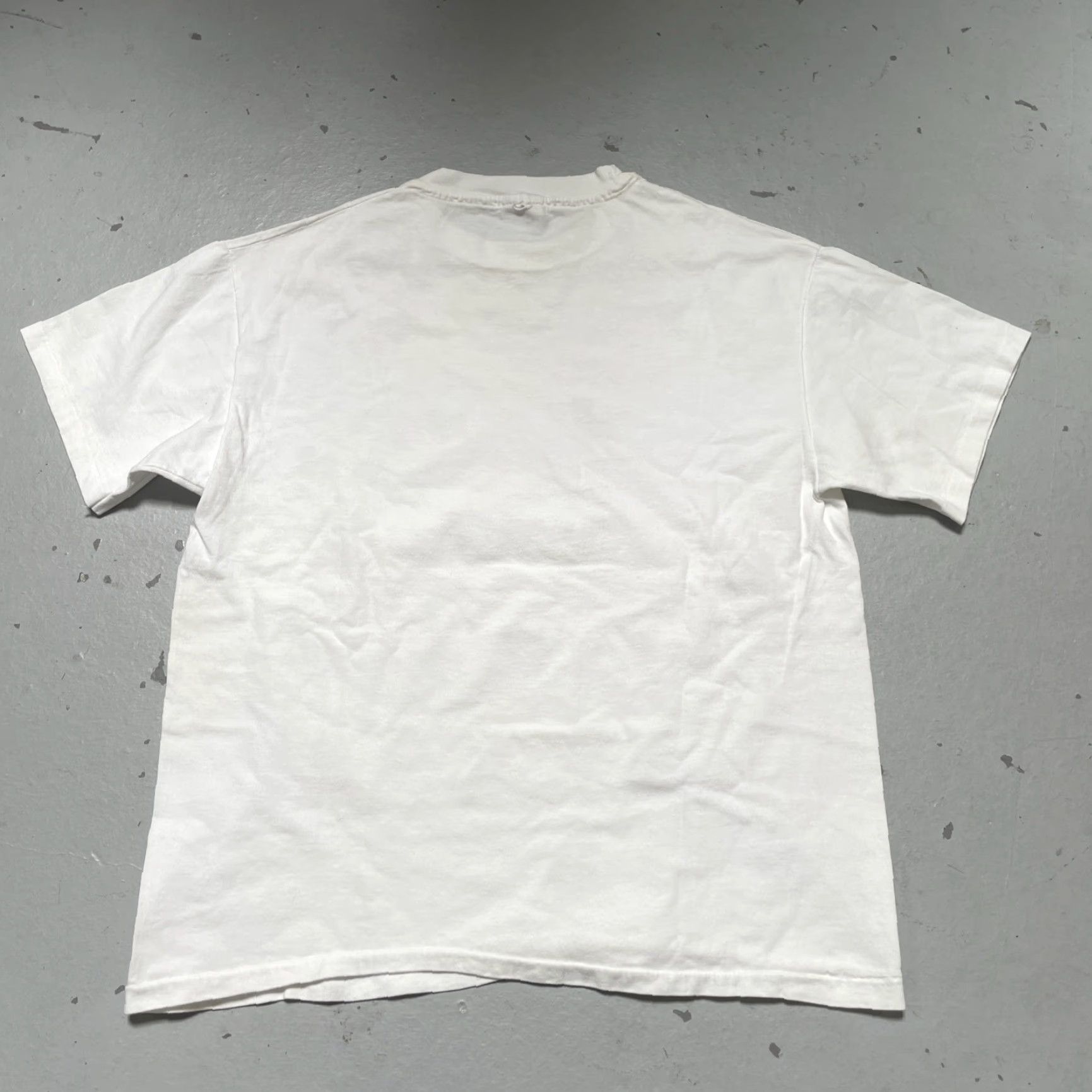 Hanes VINTAGE Hanes T-Shirt Shirt Unisex Adults L White Designer Art 90s 2000s Chair MCM Single Stitch Vintage Yes Mens Womens Boys Girls Size US L / EU 52-54 / 3 - 7 Thumbnail