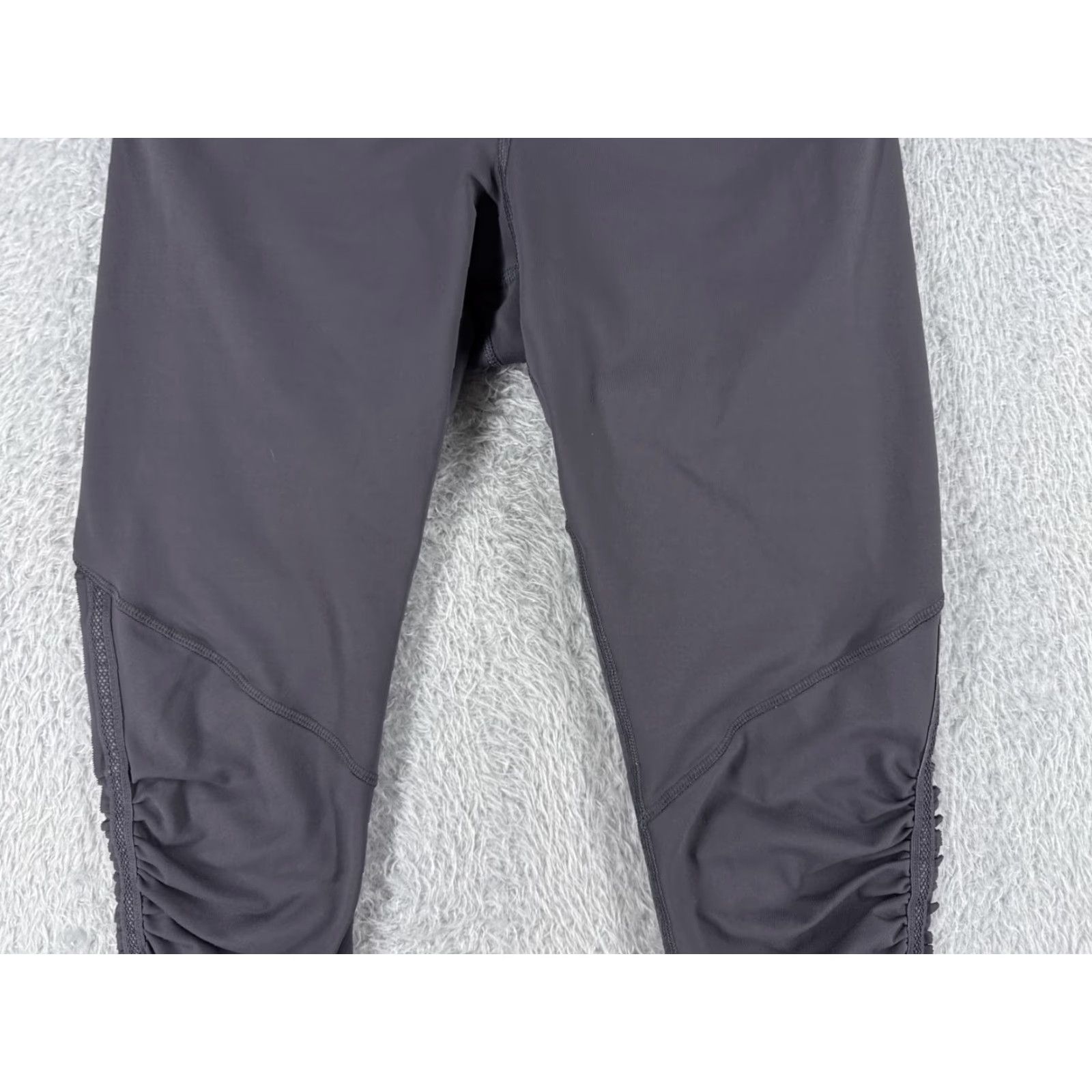 Lululemon Lululemon Pants Womens 8 Gray Cropped Leg Pockets Ruched Hem ZIP Rear Run Activewear Size 30" / US 8 / IT 44 - 3 Thumbnail