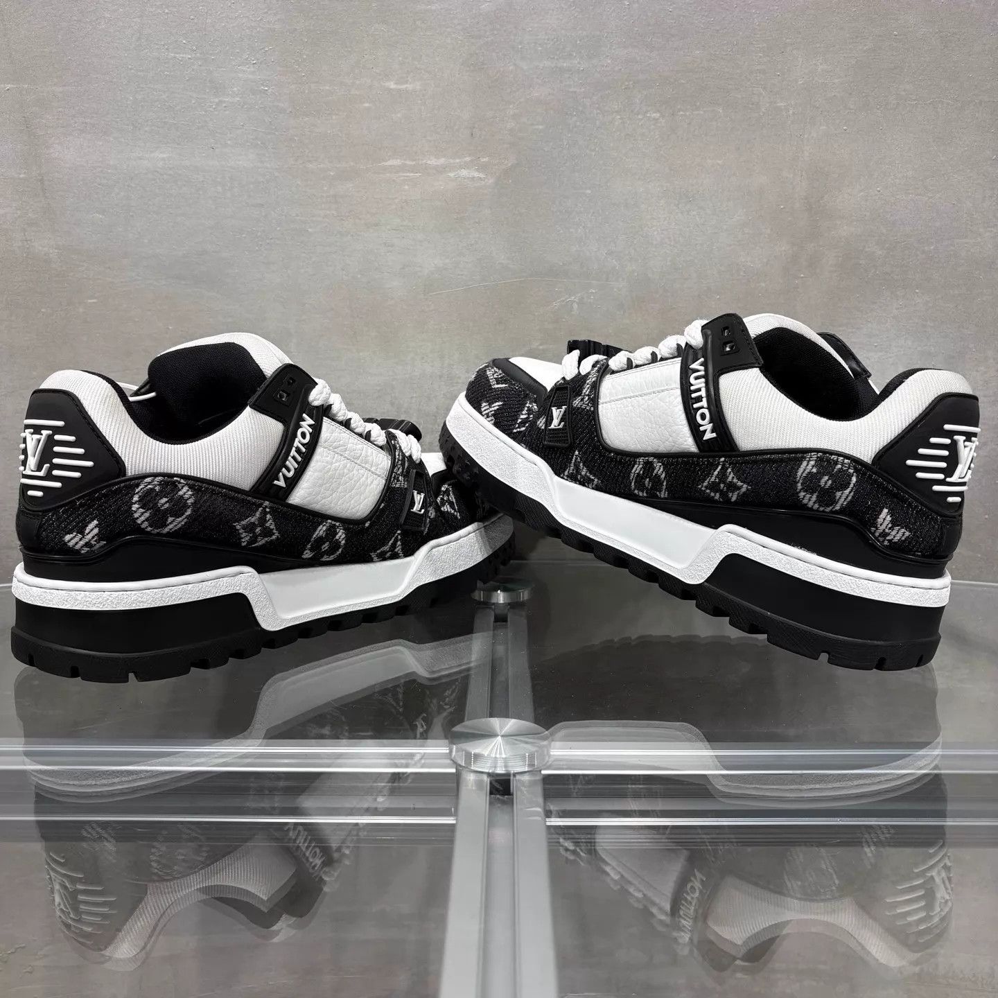 Louis Vuitton LV Trainer Maxi Black White Panda UK7/41 Size US 8 / EU 41 - 5 Thumbnail