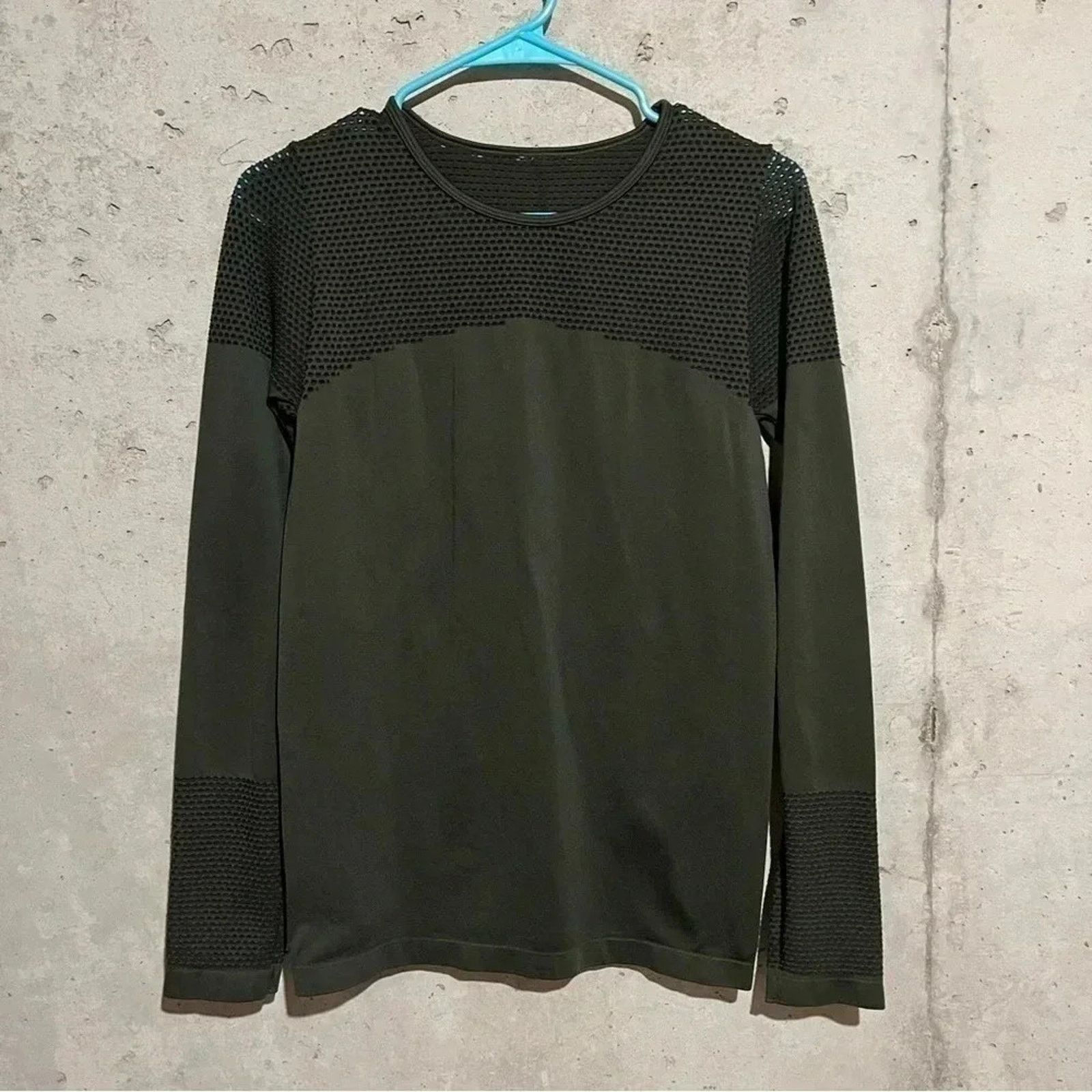 Fabletics Fabletics Musetta long sleeve top compression Sz Medium Size M / US 6-8 / IT 42-44 - 1 Thumbnail