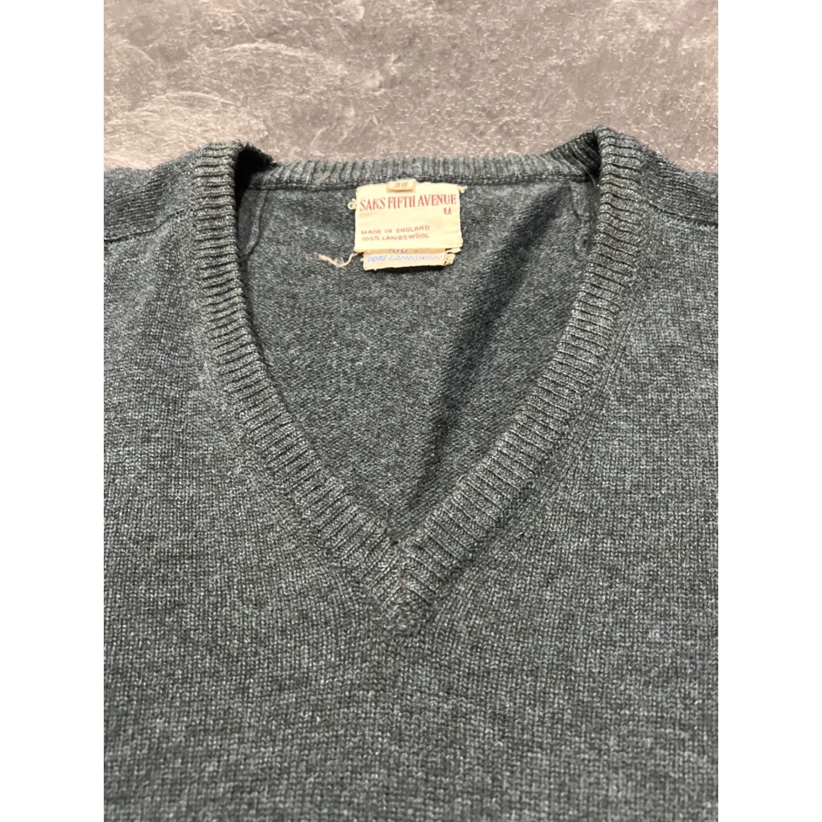 Saks Fifth Avenue Saks Fifth Avenue Sweater V-Neck Pullover Green 38 Men 100% Pure Lambswool Size 38 Regular 변 Size US M / EU 48-50 / 2 - 3 Thumbnail