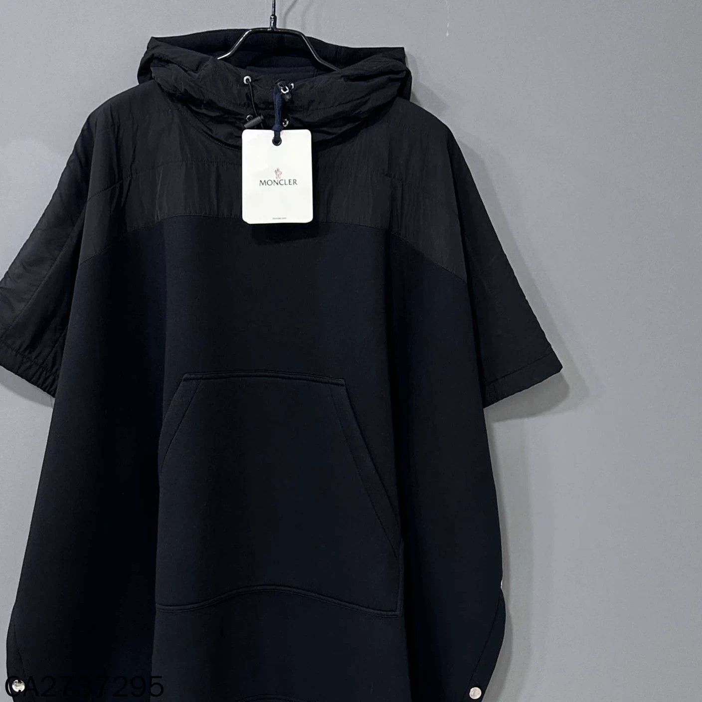 Moncler Moncler back logo anorak M Size M / US 6-8 / IT 42-44 - 2 Thumbnail