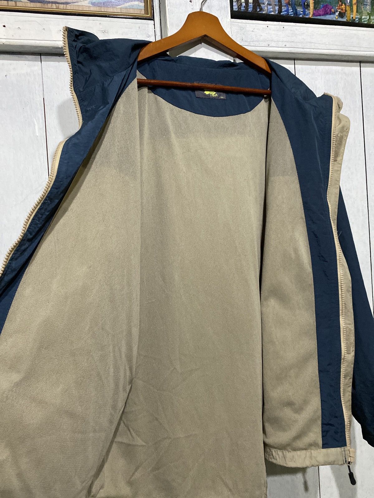 Japanese Brand Logos Outdoor Windbreaker Jacket Size US L / EU 52-54 / 3 - 6 Thumbnail