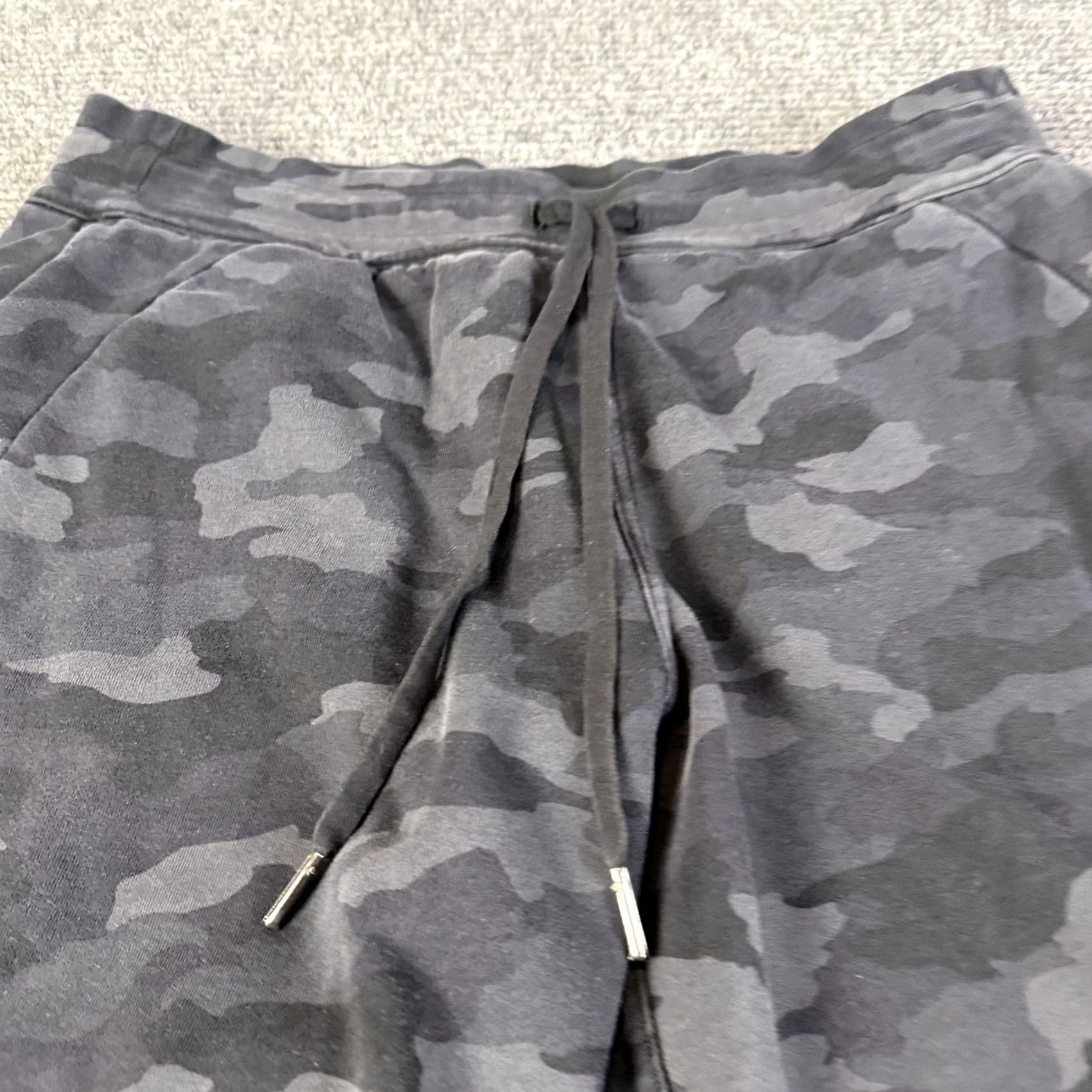 Lululemon Lululemon Jogger Pants Womens 12 Gray Camo Sweatpants Drawstring Pockets Tapered Size 34" / US 12 / IT 48 - 4 Thumbnail